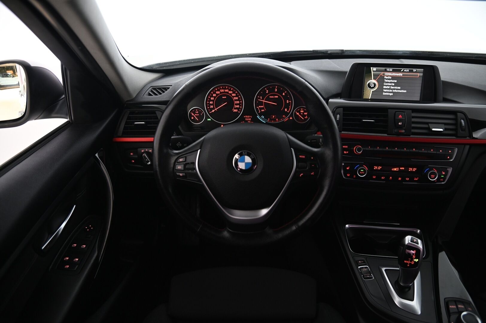 BMW 318 2013 d F30 SportLine *YritysOutlet - Myydään vain yrityksille* Ketju vaihdettu! / Sporttipenkit / Lohko / Xenon* - *YritysOutlet - Myydään vain yrityksille*