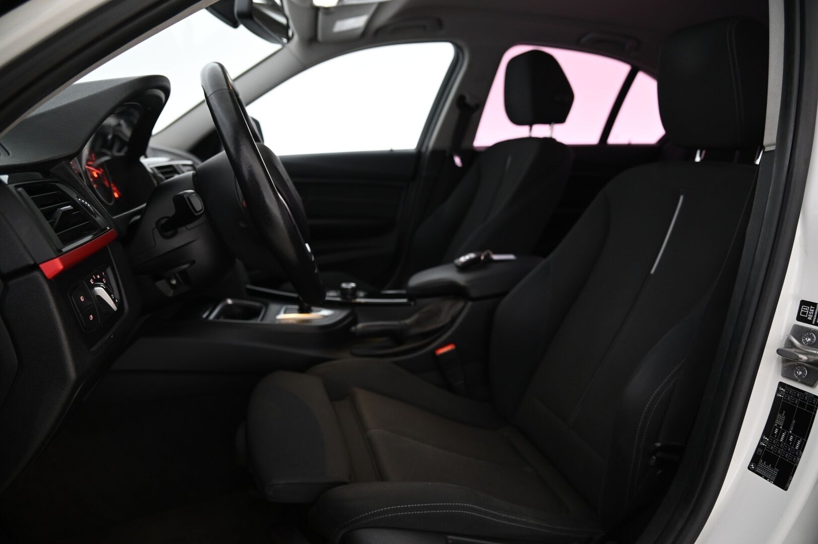 BMW 318 2013 d F30 SportLine *YritysOutlet - Myydään vain yrityksille* Ketju vaihdettu! / Sporttipenkit / Lohko / Xenon* - *YritysOutlet - Myydään vain yrityksille*