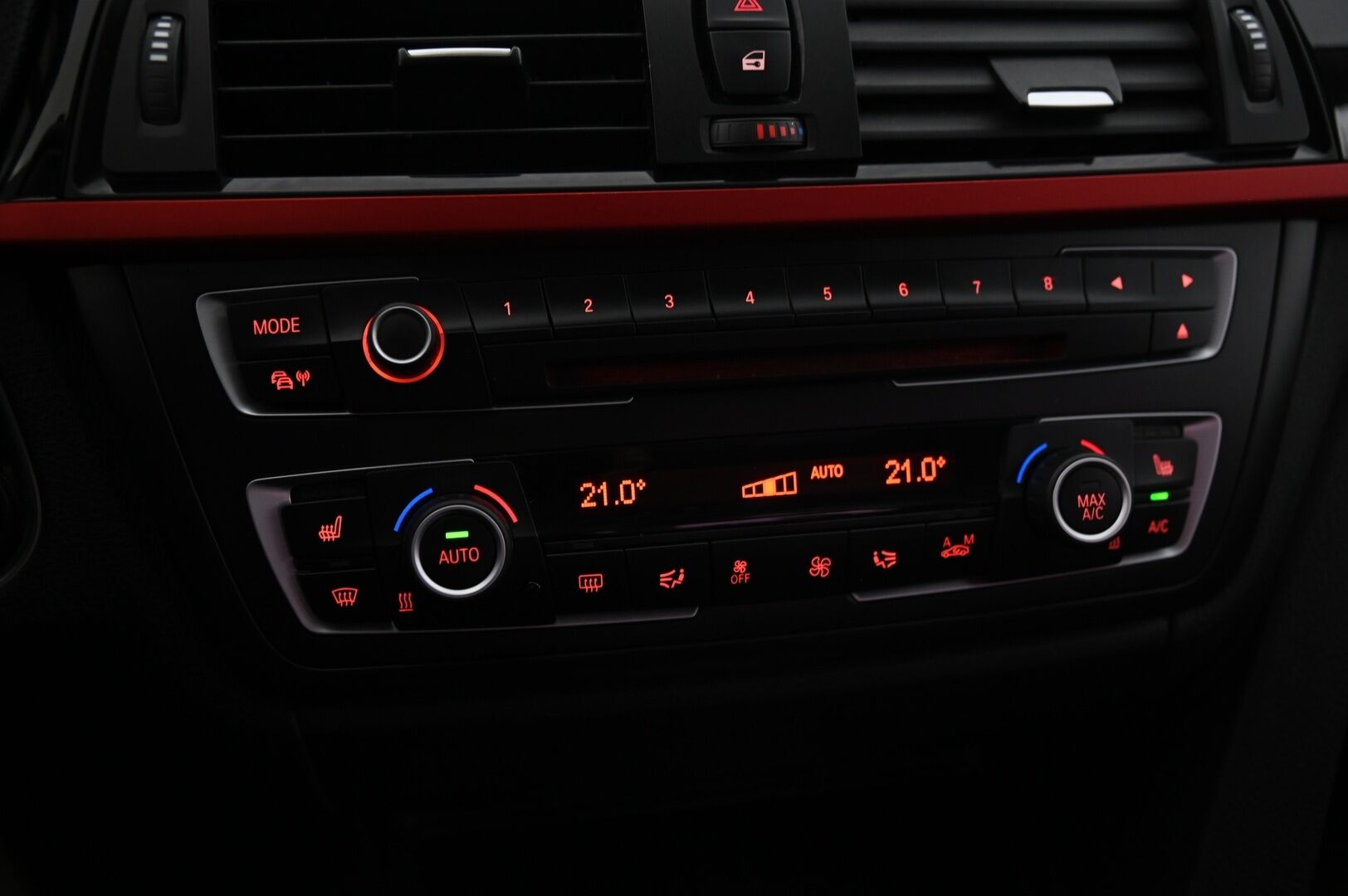 BMW 318 2013 d F30 SportLine *YritysOutlet - Myydään vain yrityksille* Ketju vaihdettu! / Sporttipenkit / Lohko / Xenon* - *YritysOutlet - Myydään vain yrityksille*