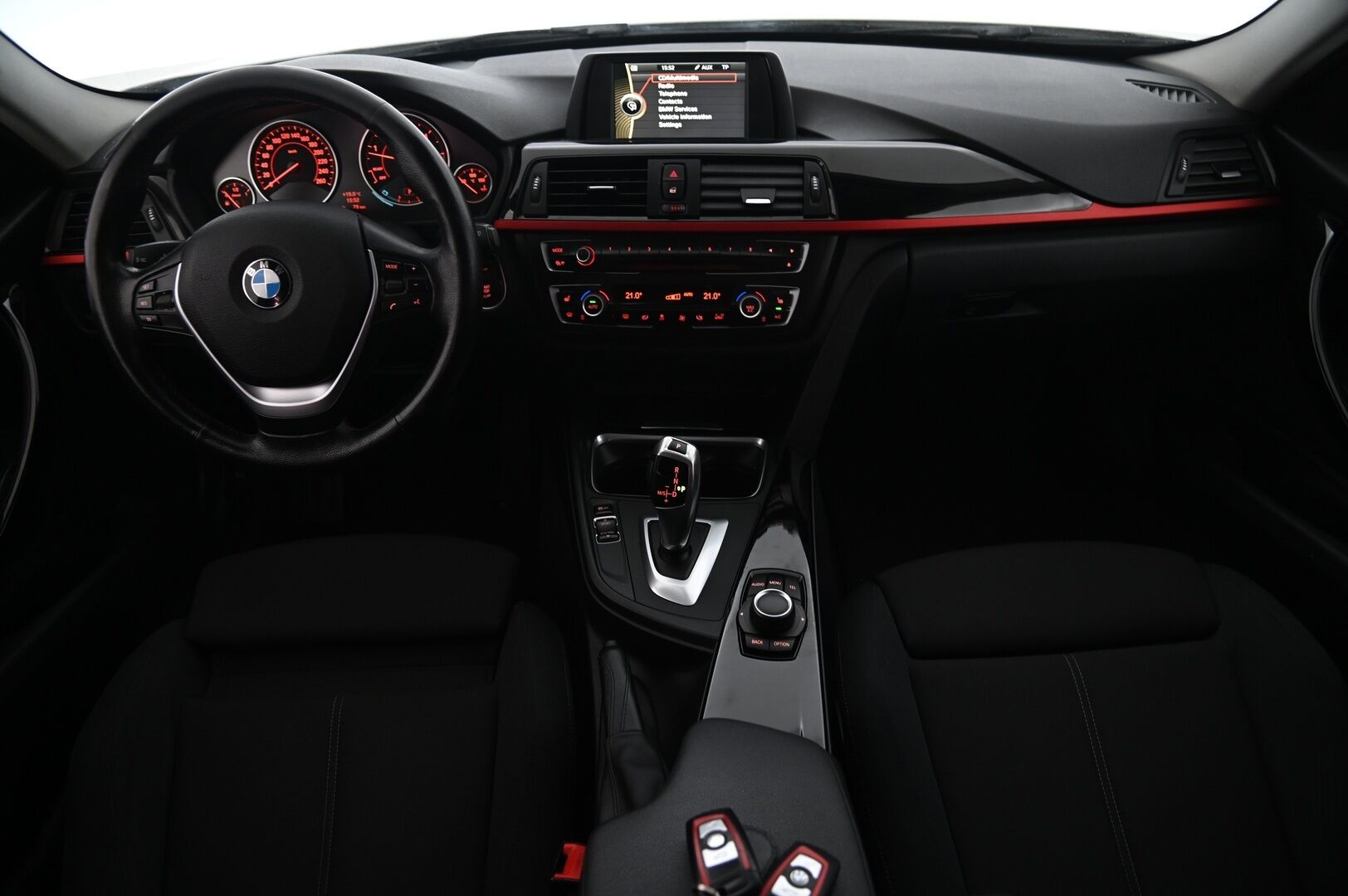 BMW 318 2013 d F30 SportLine *YritysOutlet - Myydään vain yrityksille* Ketju vaihdettu! / Sporttipenkit / Lohko / Xenon* - *YritysOutlet - Myydään vain yrityksille*