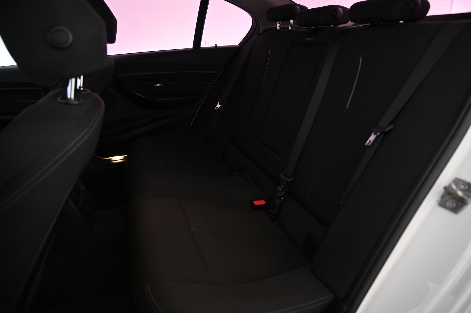BMW 318 2013 d F30 SportLine *YritysOutlet - Myydään vain yrityksille* Ketju vaihdettu! / Sporttipenkit / Lohko / Xenon* - *YritysOutlet - Myydään vain yrityksille*