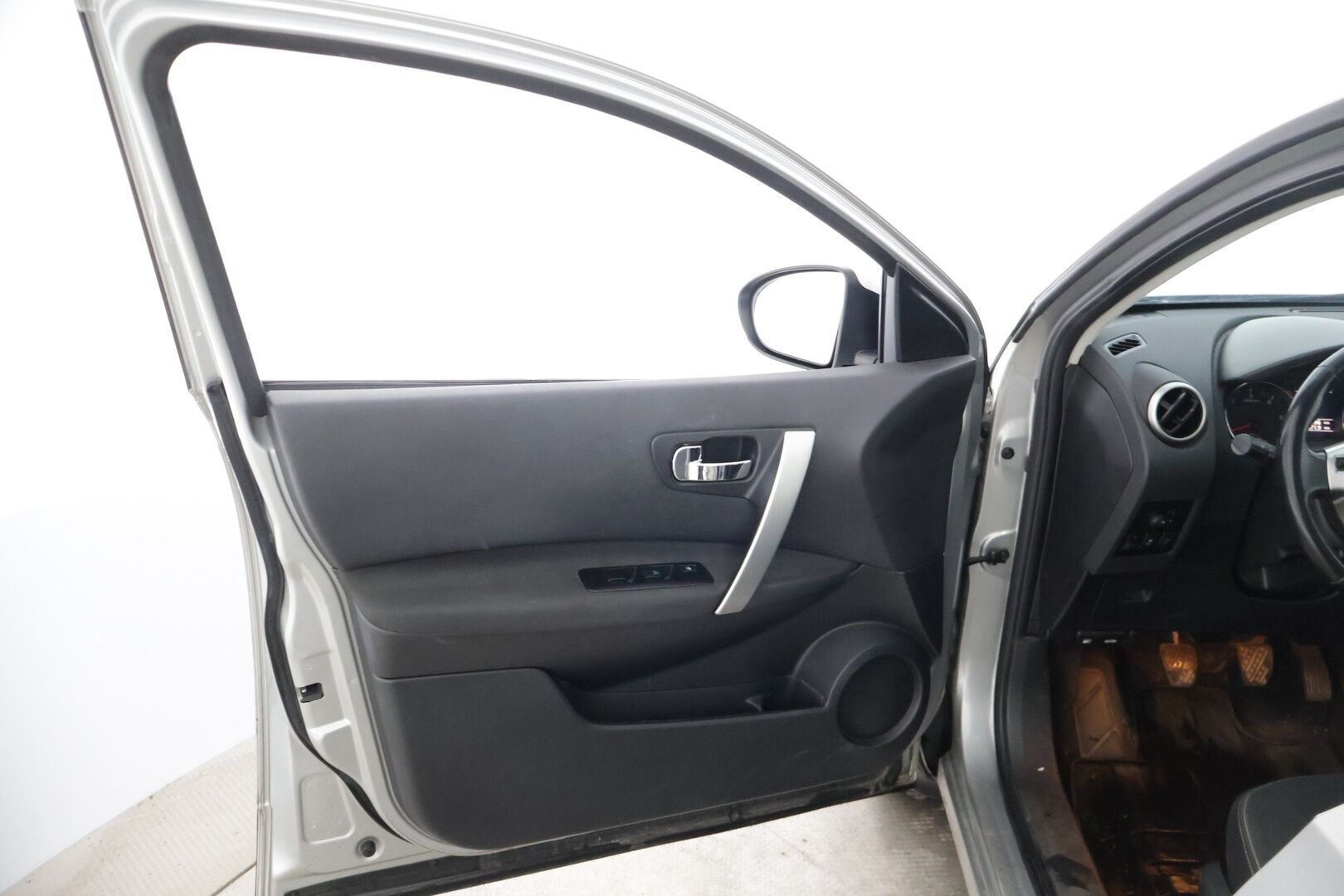 Nissan Qashqai+2 2012 1,6dCi DPF Stop / Start System Acenta 2WD 6M/T MY12 * / Myydään huutokaupassa / Vakkari / Lohko / * - Lohko puhaltimella, tässä myös vakionopeudensäädin 