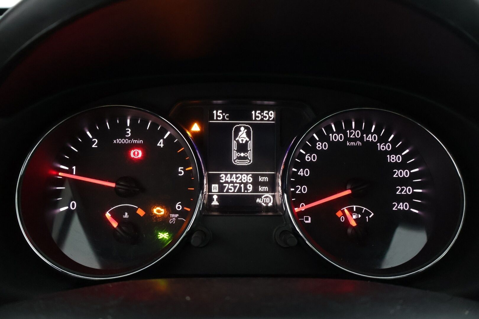 Nissan Qashqai+2 2012 1,6dCi DPF Stop / Start System Acenta 2WD 6M/T MY12 * / Myydään huutokaupassa / Vakkari / Lohko / * - Lohko puhaltimella, tässä myös vakionopeudensäädin 