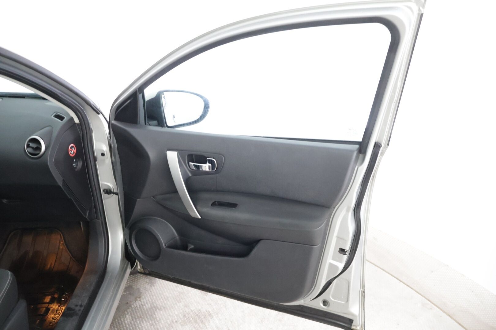 Nissan Qashqai+2 2012 1,6dCi DPF Stop / Start System Acenta 2WD 6M/T MY12 * / Myydään huutokaupassa / Vakkari / Lohko / * - Lohko puhaltimella, tässä myös vakionopeudensäädin 