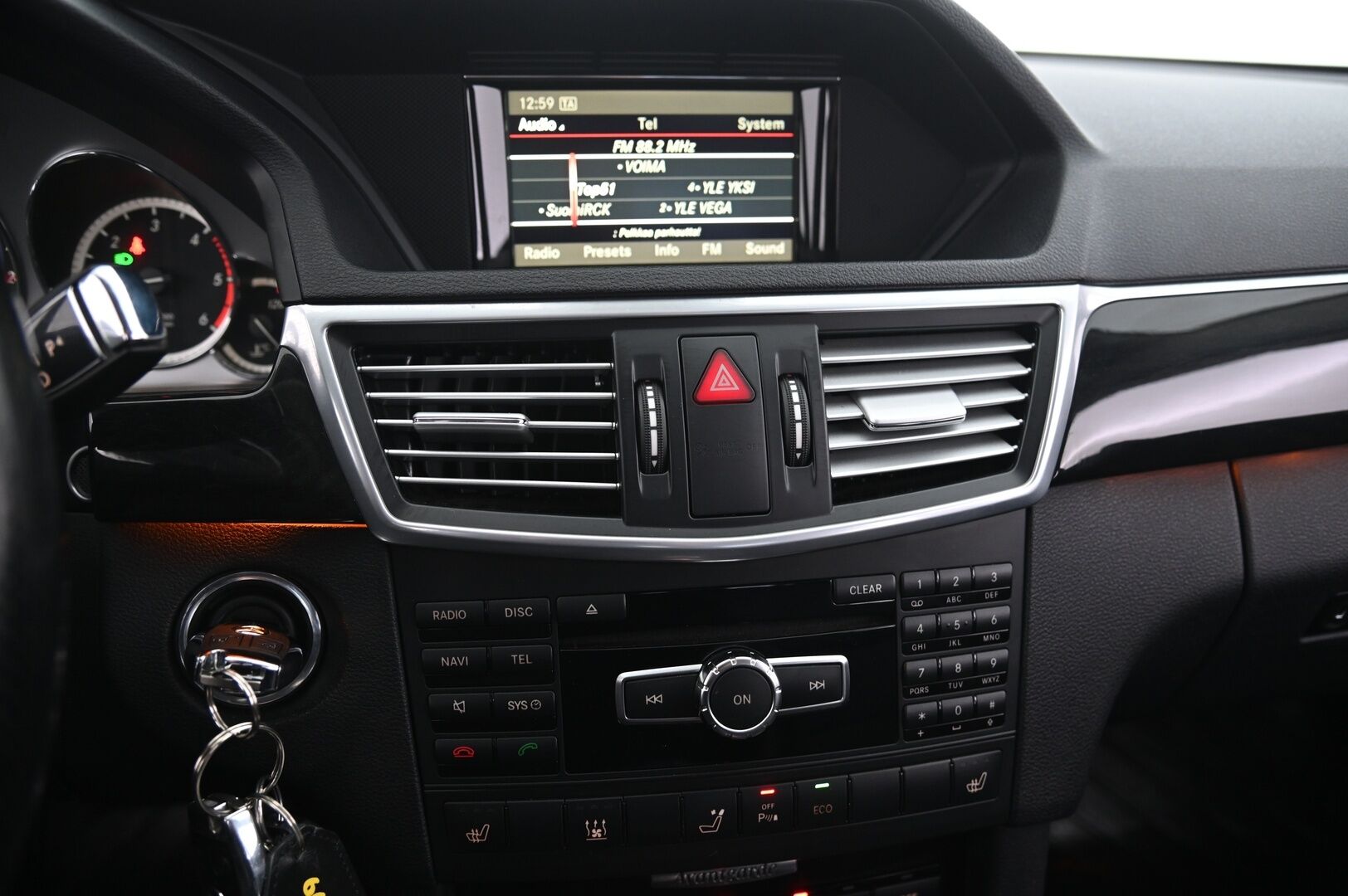 Mercedes-Benz E 2013 220 CDI BE A Premium Business - Avantgarde | Webasto | Koukku | 2.om | Suomi-auto | P*tutkat | Ortopedit muistilla | Vakkari | Uudet renkaat!