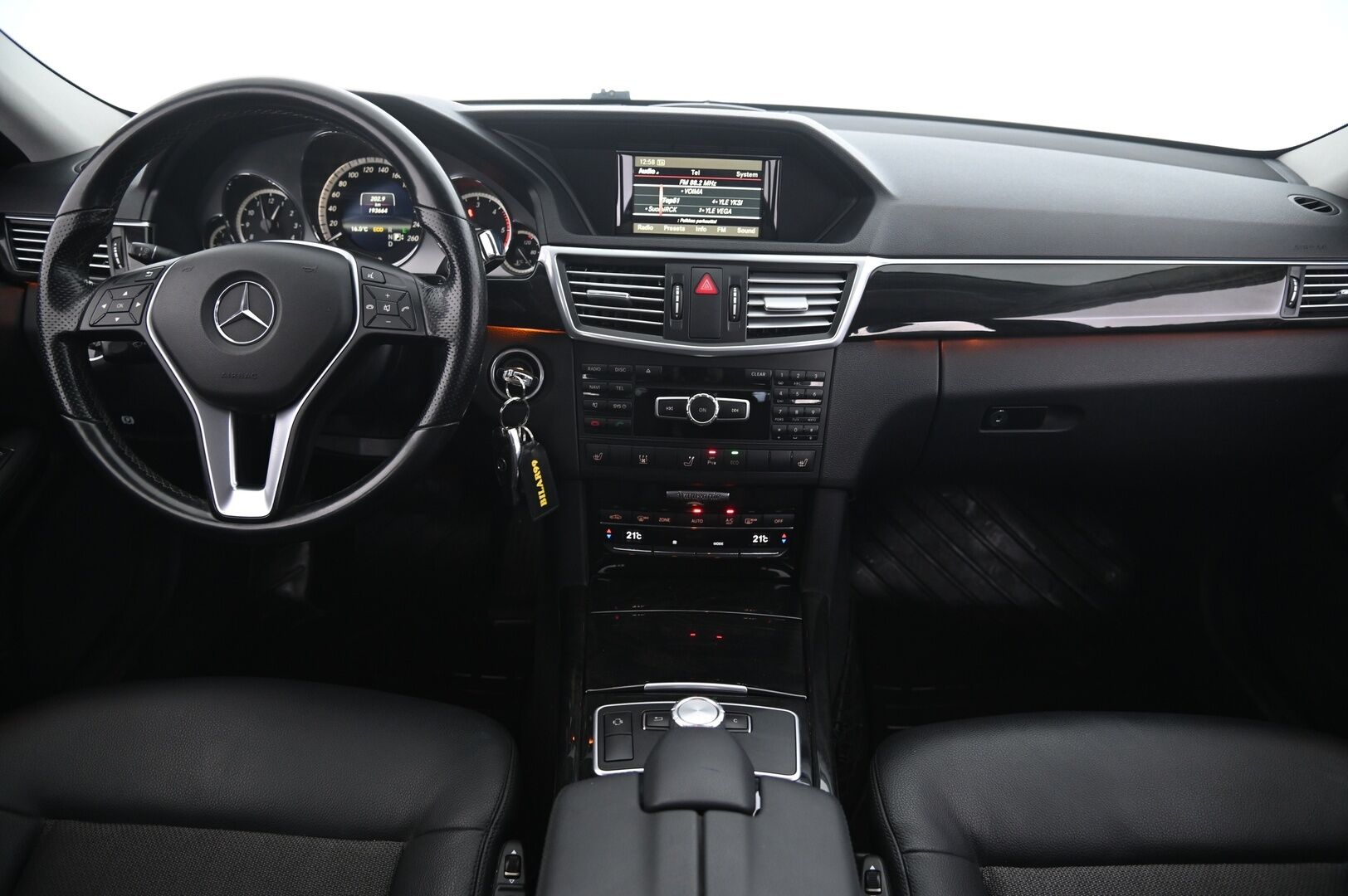 Mercedes-Benz E 2013 220 CDI BE A Premium Business - Avantgarde | Webasto | Koukku | 2.om | Suomi-auto | P*tutkat | Ortopedit muistilla | Vakkari | Uudet renkaat!