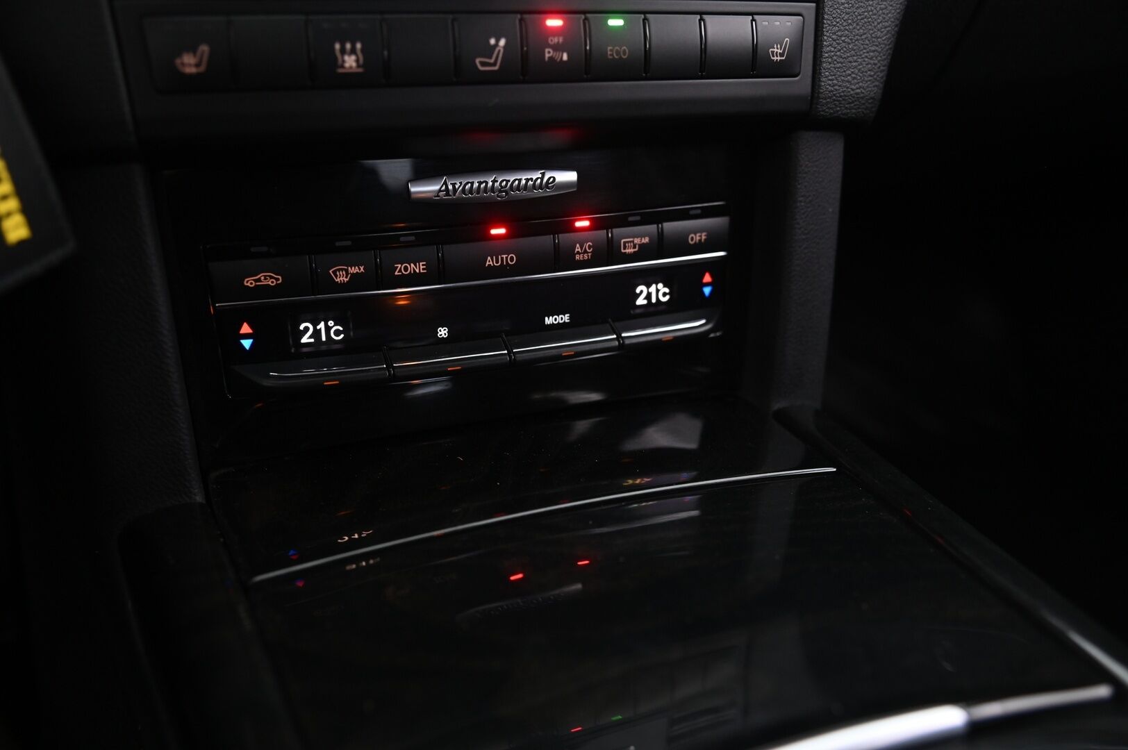 Mercedes-Benz E 2013 220 CDI BE A Premium Business - Avantgarde | Webasto | Koukku | 2.om | Suomi-auto | P*tutkat | Ortopedit muistilla | Vakkari | Uudet renkaat!