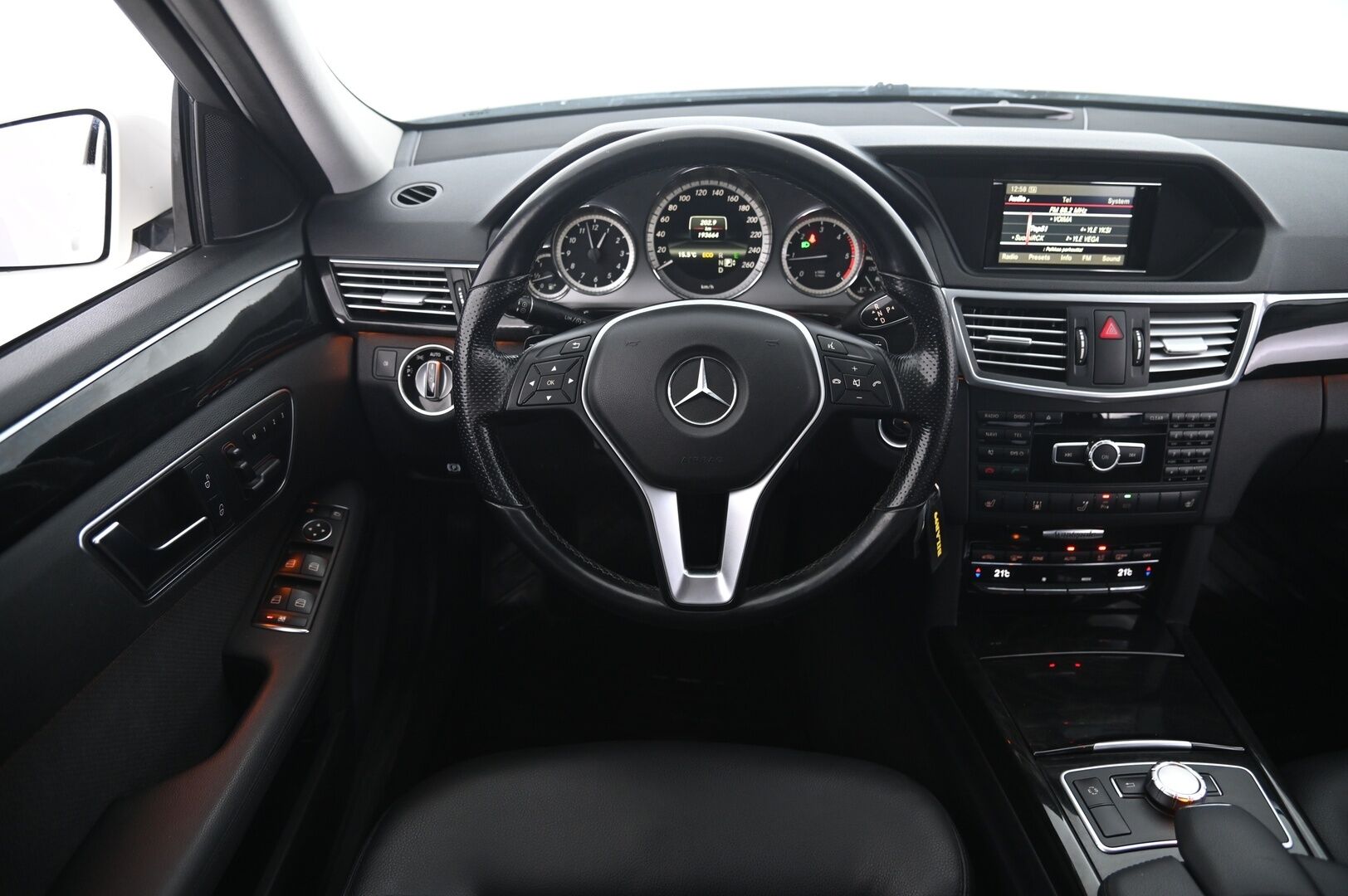 Mercedes-Benz E 2013 220 CDI BE A Premium Business - Avantgarde | Webasto | Koukku | 2.om | Suomi-auto | P*tutkat | Ortopedit muistilla | Vakkari | Uudet renkaat!