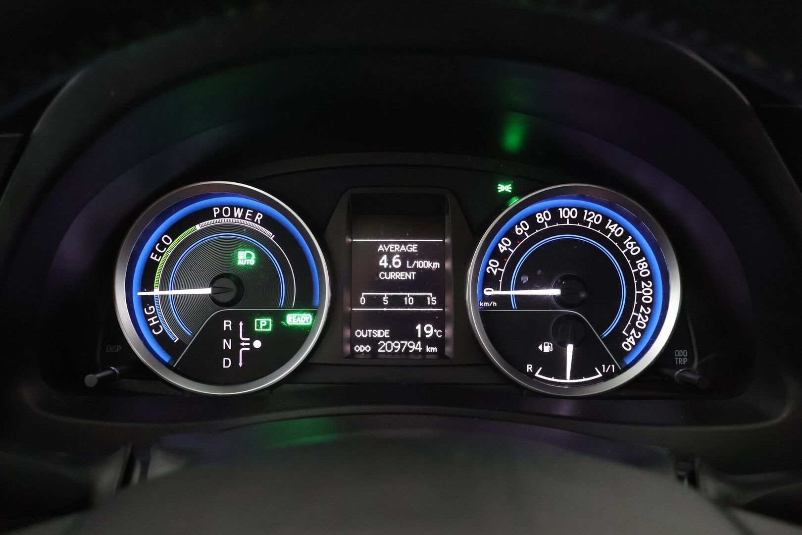 Toyota Auris 2014 Touring Sports 1,8 Hybrid Premium - 2-om Suomi-auto | Merkkiliikkeen huoltohistoria | KeyLessGo | Peruutuskamera | Lohkolämmitin |