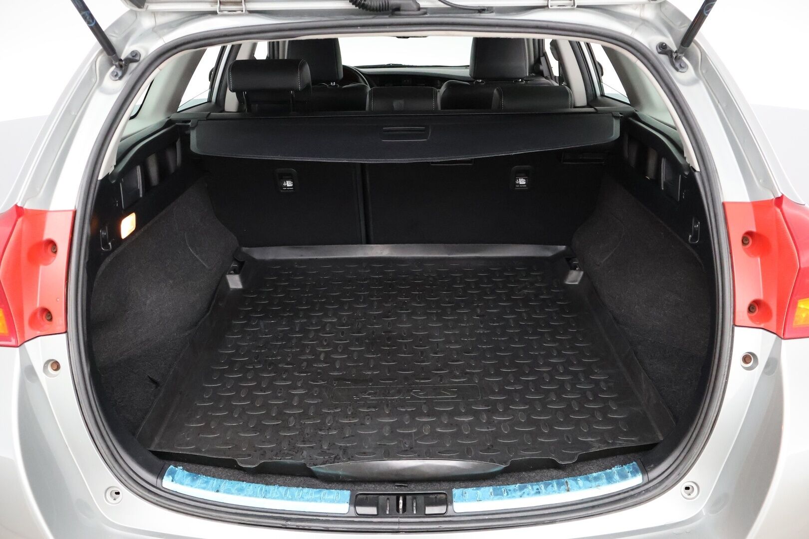 Toyota Auris 2014 Touring Sports 1,8 Hybrid Premium - 2-om Suomi-auto | Hyvä huoltohistoria | Kattavasti varusteltu | Tulossa myyntiin, kysy lisätiedot myyjältä! 