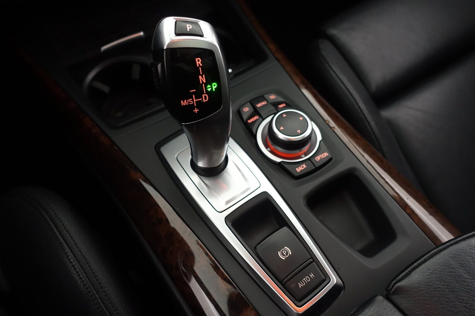 BMW X5 2010 xDrive35d A E70 SAV - Juuri tullut! | HUD | Panorama | Webasto | Muistinahat | Vetokoukku | HiFi | Tutkat | Prof.navi | Comfort Access | Sporttipenkit | Adapt. Xenon | Sporttialusta | Bluetooth | 2X Renkaat & Vanteet |