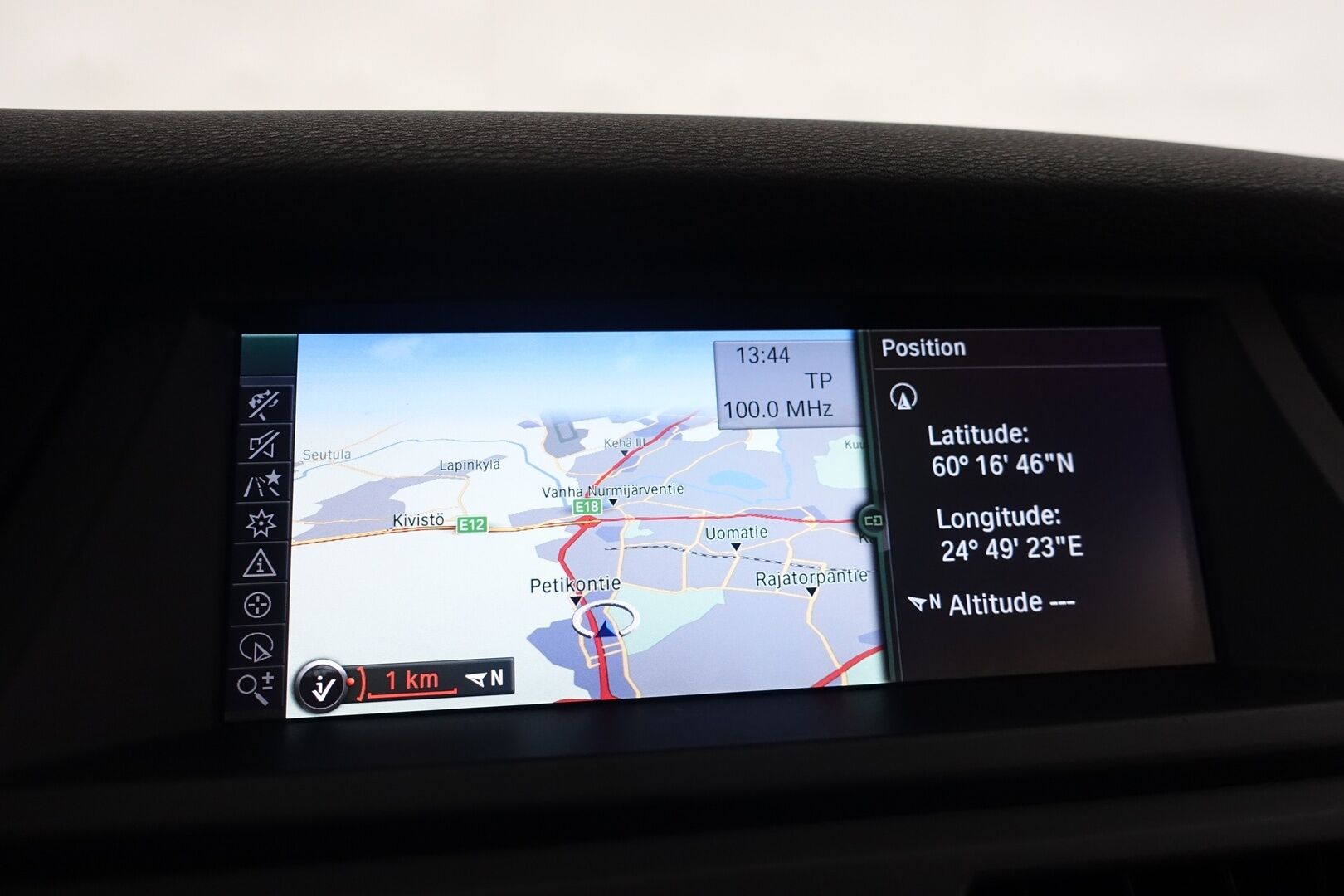 BMW X5 2010 xDrive35d A E70 SAV - Juuri tullut! | HUD | Panorama | Webasto | Muistinahat | Vetokoukku | HiFi | Tutkat | Prof.navi | Comfort Access | Sporttipenkit | Adapt. Xenon | Sporttialusta | Bluetooth | 2X Renkaat & Vanteet |