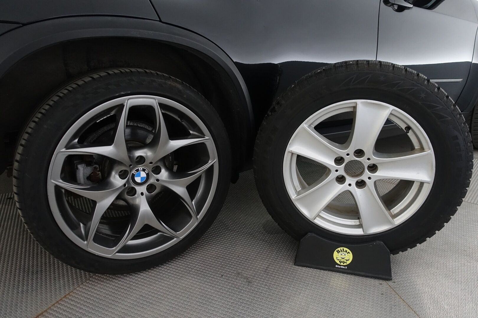 BMW X5 2010 xDrive35d A E70 SAV - Juuri tullut! | HUD | Panorama | Webasto | Muistinahat | Vetokoukku | HiFi | Tutkat | Prof.navi | Comfort Access | Sporttipenkit | Adapt. Xenon | Sporttialusta | Bluetooth | 2X Renkaat & Vanteet |