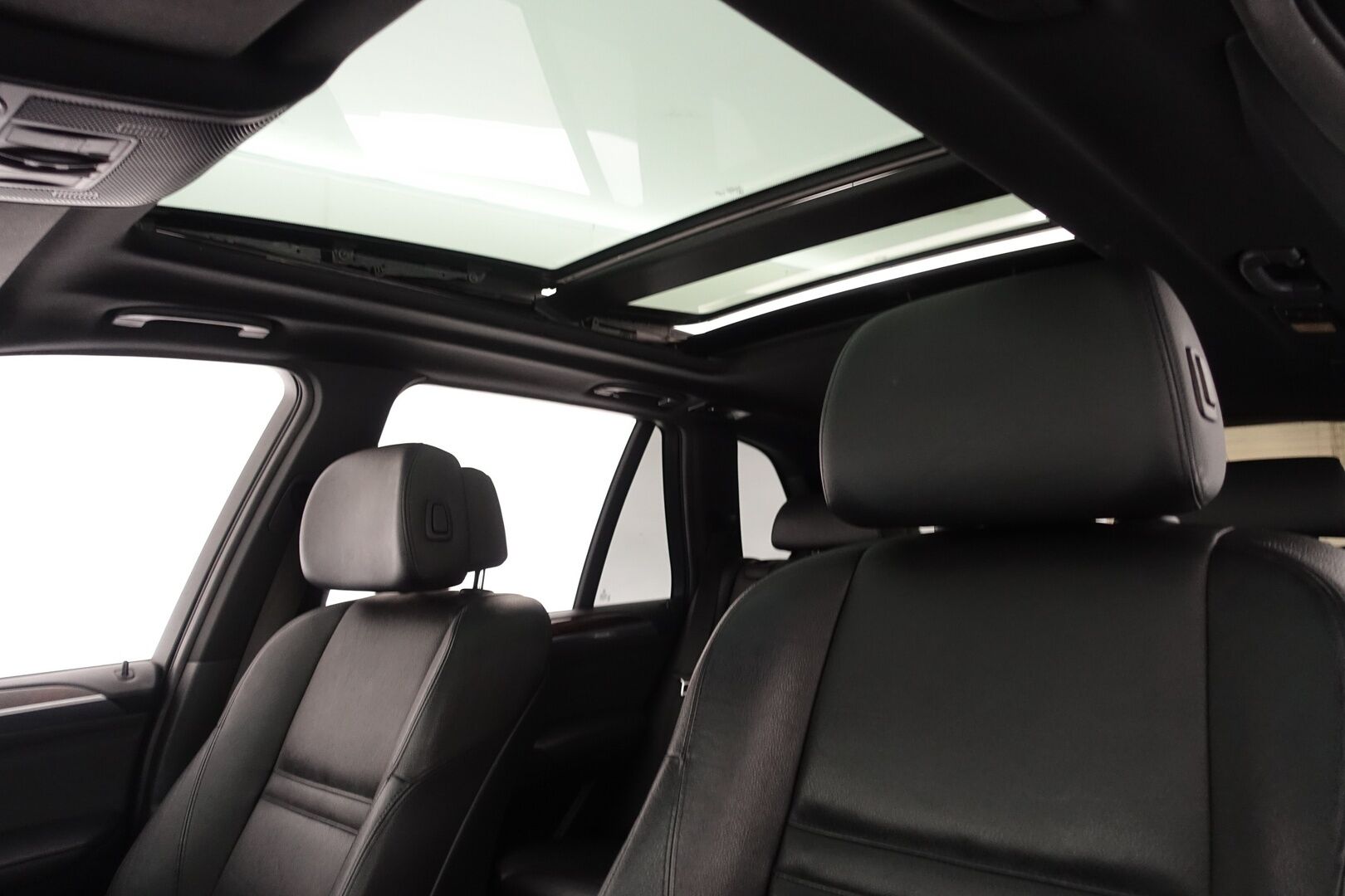BMW X5 2010 xDrive35d A E70 SAV - Juuri tullut! | HUD | Panorama | Webasto | Muistinahat | Vetokoukku | HiFi | Tutkat | Prof.navi | Comfort Access | Sporttipenkit | Adapt. Xenon | Sporttialusta | Bluetooth | 2X Renkaat & Vanteet |