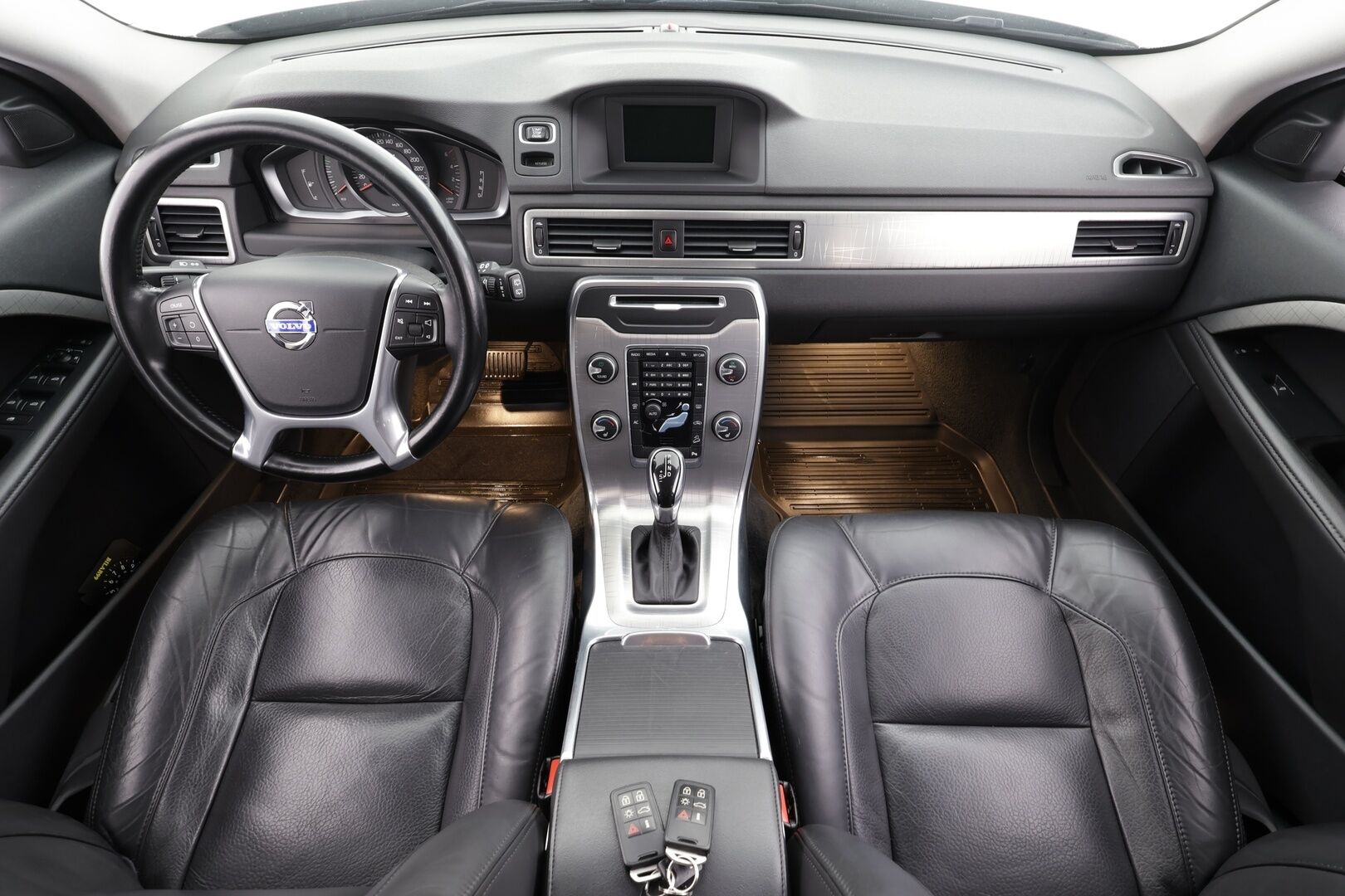 Volvo XC70 2014 D5 AWD Summum aut * Vakkari / P.tutka / Webasto / Koukku / Muistipenkki / Nahat / KeylessGo * - Suomi-auto / Kahdet renkaat aluvanteilla - HULLU BLACKWEEK KORKOTARJOUS 2,49%