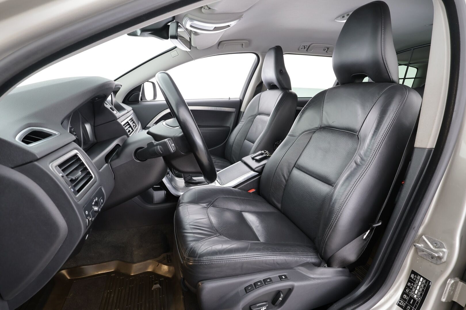 Volvo XC70 2014 D5 AWD Summum aut * Vakkari / P.tutka / Webasto / Koukku / Muistipenkki / Nahat / KeylessGo * - Suomi-auto / Kahdet renkaat aluvanteilla - HULLU BLACKWEEK KORKOTARJOUS 2,49%