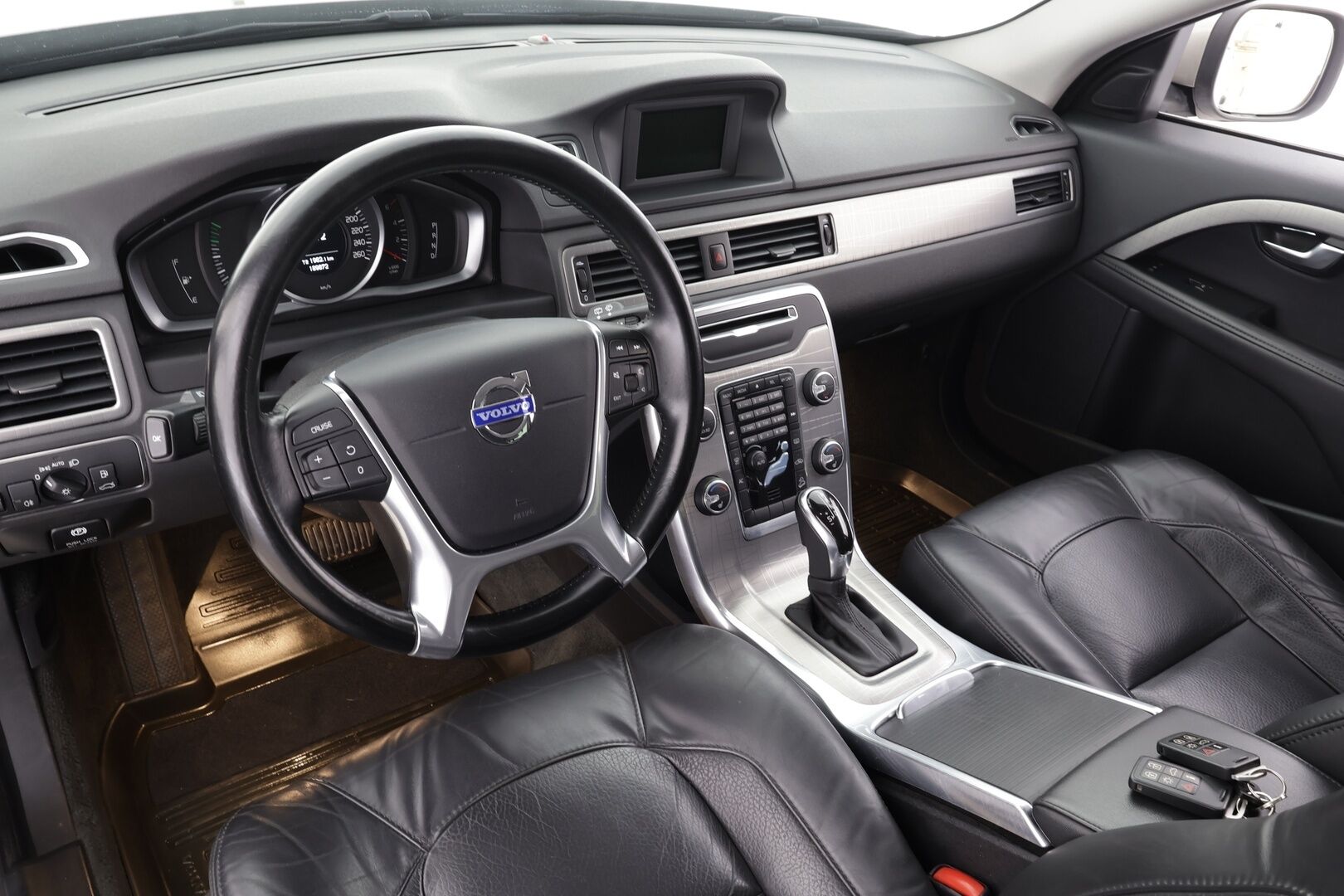 Volvo XC70 2014 D5 AWD Summum aut * Vakkari / P.tutka / Webasto / Koukku / Muistipenkki / Nahat / KeylessGo * - Suomi-auto / Kahdet renkaat aluvanteilla - HULLU BLACKWEEK KORKOTARJOUS 2,49%