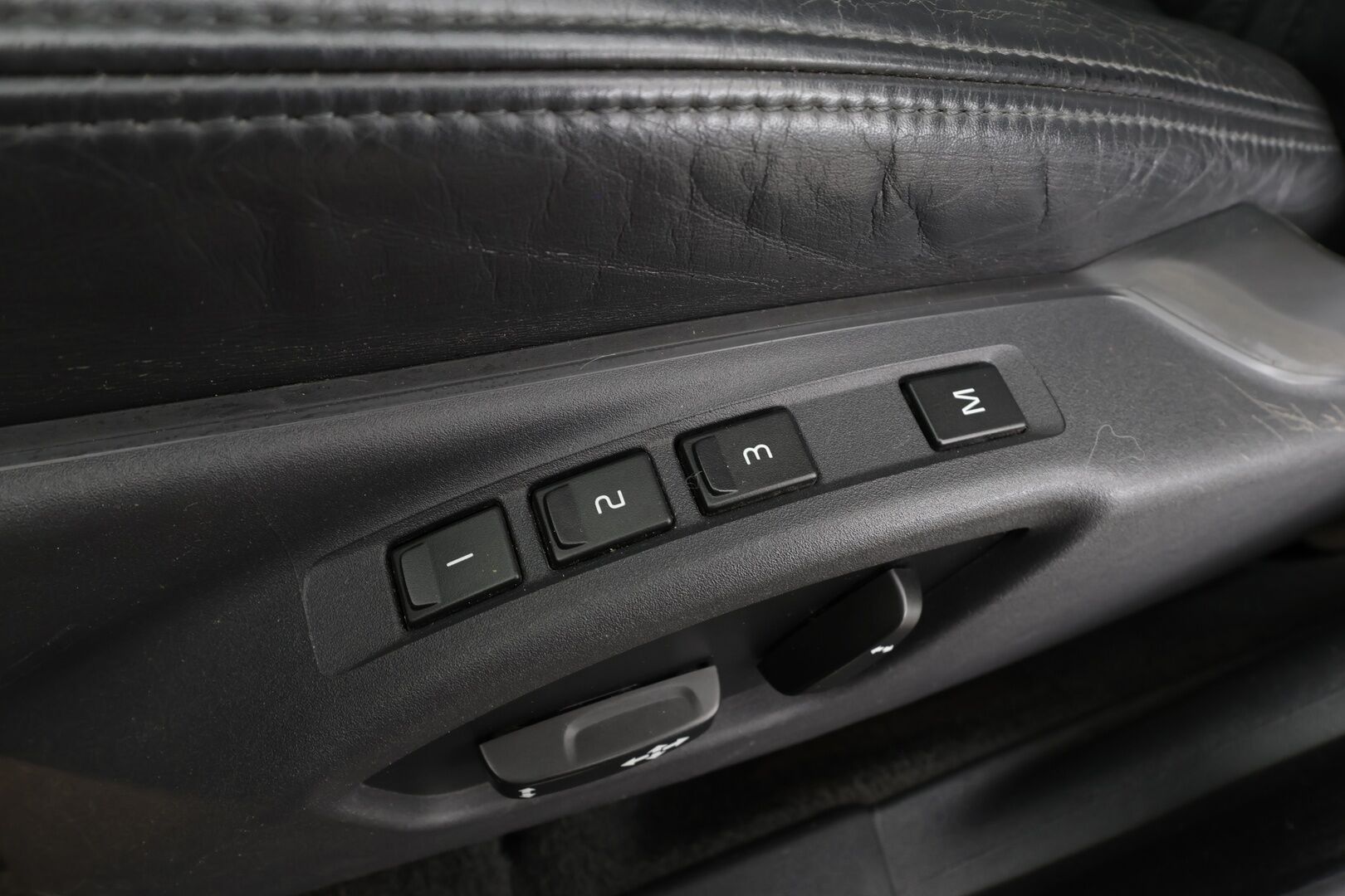 Volvo XC70 2014 D5 AWD Summum aut * Vakkari / P.tutka / Webasto / Koukku / Muistipenkki / Nahat / KeylessGo * - Suomi-auto / Kahdet renkaat aluvanteilla - HULLU BLACKWEEK KORKOTARJOUS 2,49%