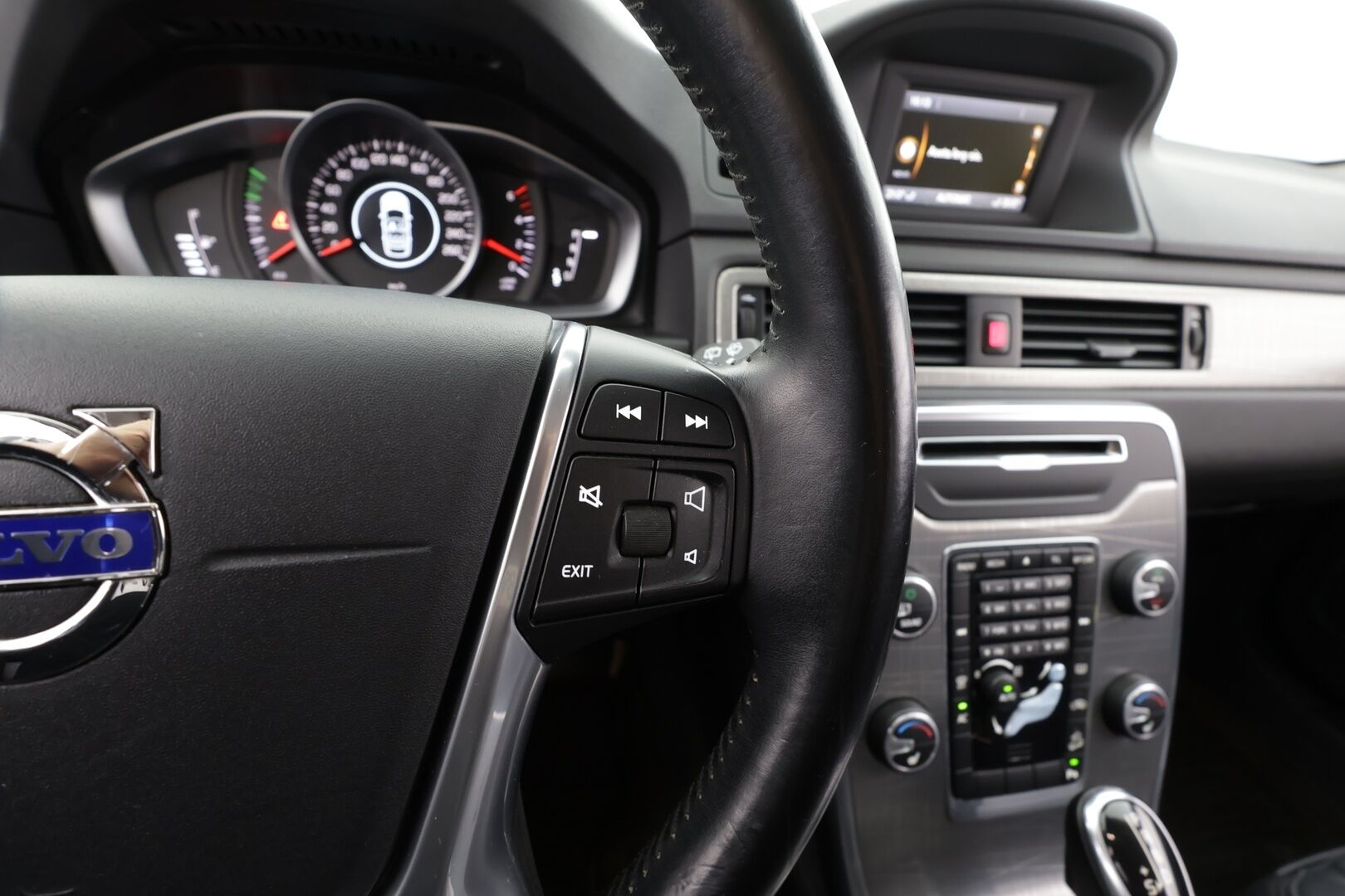 Volvo XC70 2014 D5 AWD Summum aut * Vakkari / P.tutka / Webasto / Koukku / Muistipenkki / Nahat / KeylessGo * - Suomi-auto / Kahdet renkaat aluvanteilla - HULLU BLACKWEEK KORKOTARJOUS 2,49%