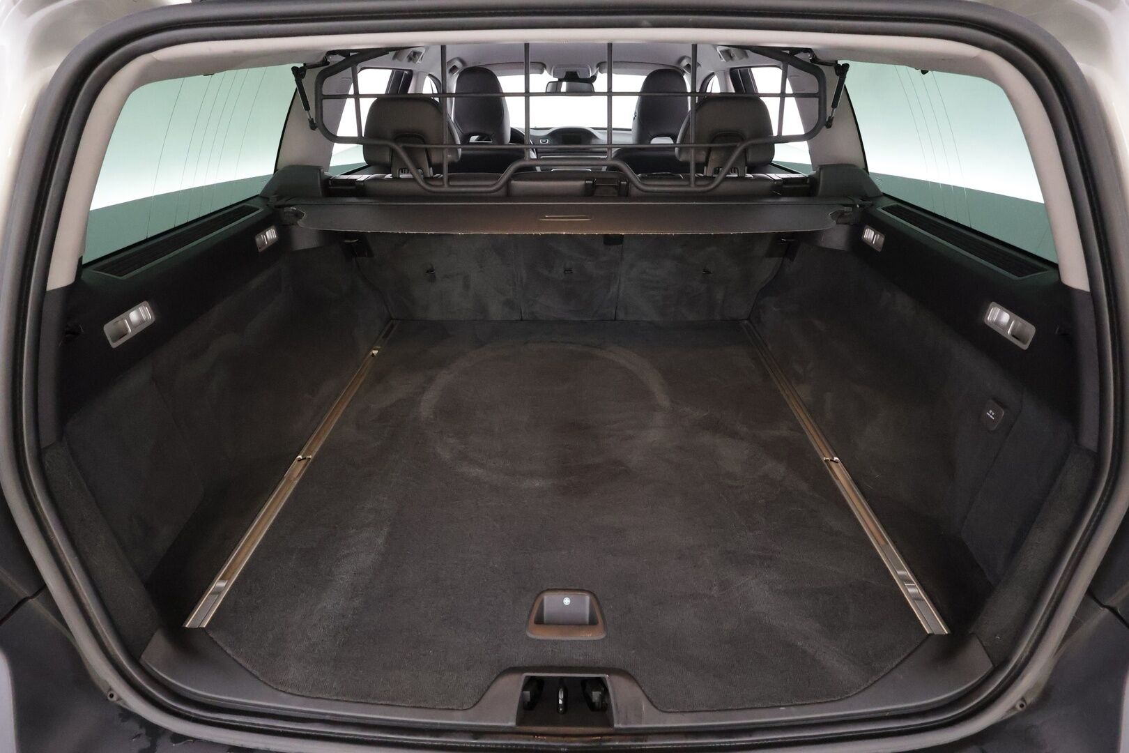 Volvo XC70 2014 D5 AWD Summum aut * Vakkari / P.tutka / Webasto / Koukku / Muistipenkki / Nahat / KeylessGo * - Suomi-auto / Kahdet renkaat aluvanteilla - HULLU BLACKWEEK KORKOTARJOUS 2,49%