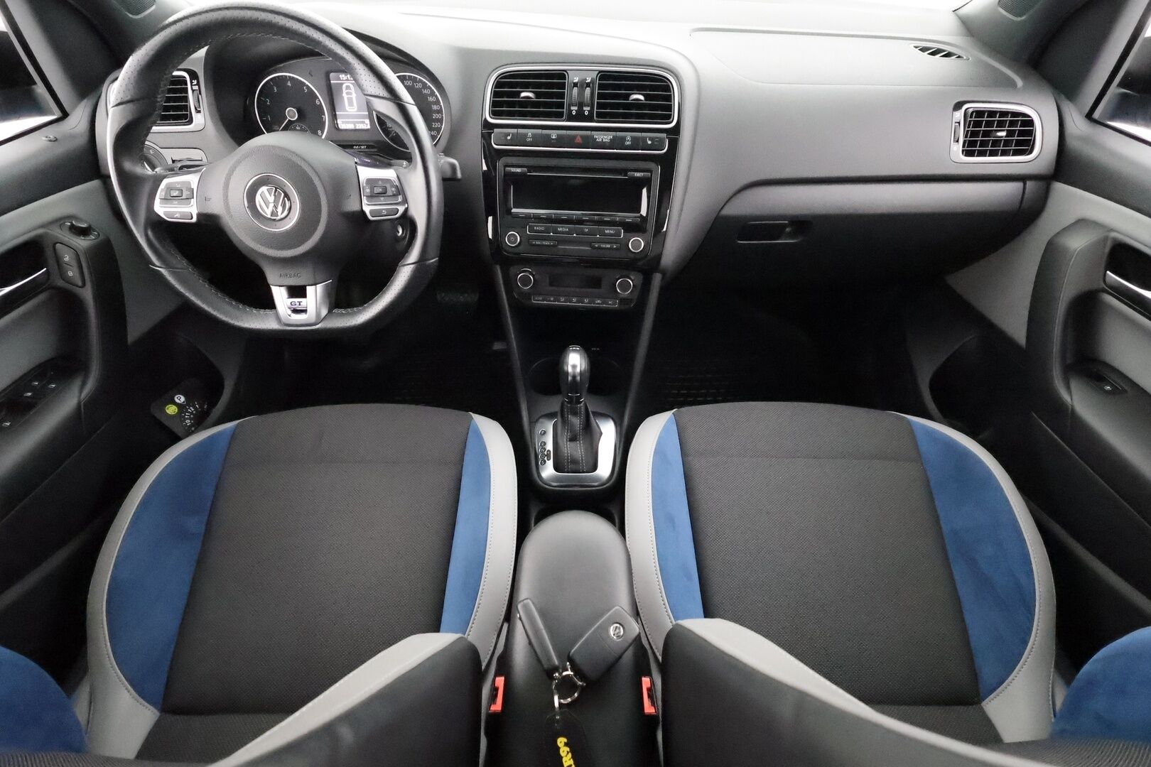 Volkswagen Polo 2014 BlueGT 1,4 TSI 103 kW (140 hv) DSG-automaatti 4-ovinen - | Lohkolämmitin | Xenon | Vakkari | CD&AUX | AC | Penkinlämmittimet | Suomi-auto | Kahdet renkaat | 