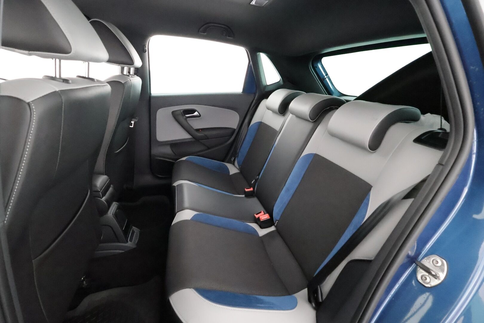 Volkswagen Polo 2014 BlueGT 1,4 TSI 103 kW (140 hv) DSG-automaatti 4-ovinen - | Lohkolämmitin | Xenon | Vakkari | CD&AUX | AC | Penkinlämmittimet | Suomi-auto | Kahdet renkaat | 