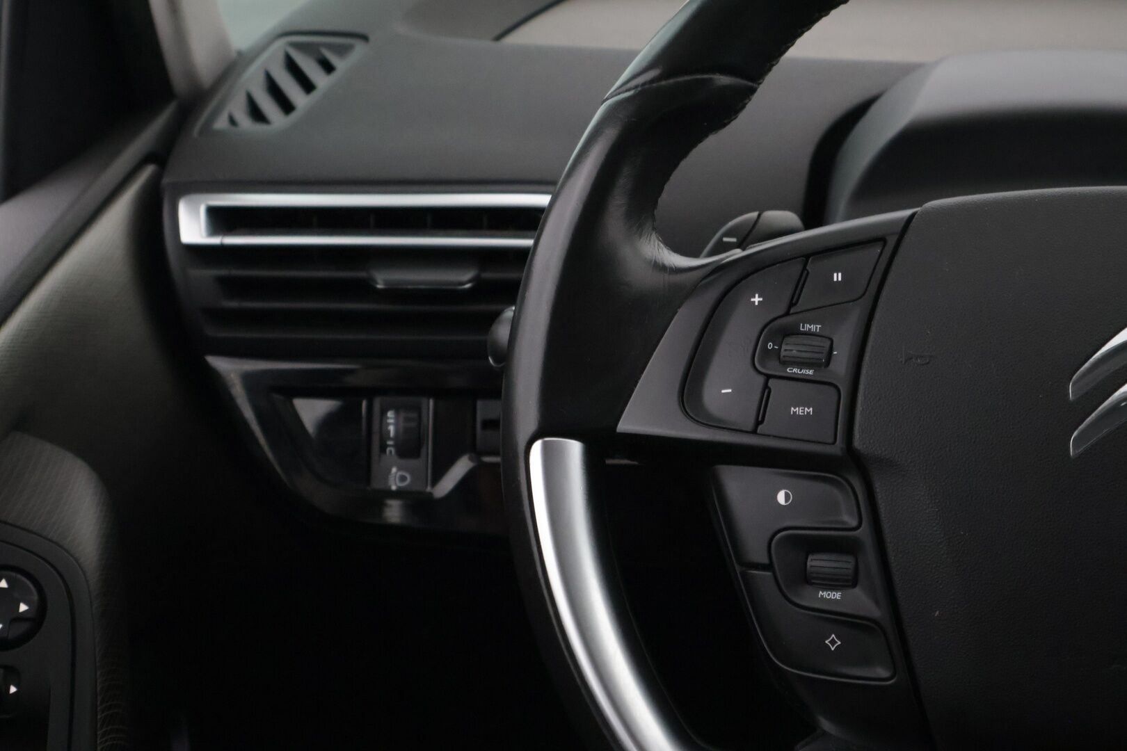 Citroen Grand C4 Picasso 2014 e-THP 165 Intensive Automaatti 7P - Suomi-auto | Huoltokirja | Lohkolämmitin | Navigointi | Peruutuskamera | Keyless