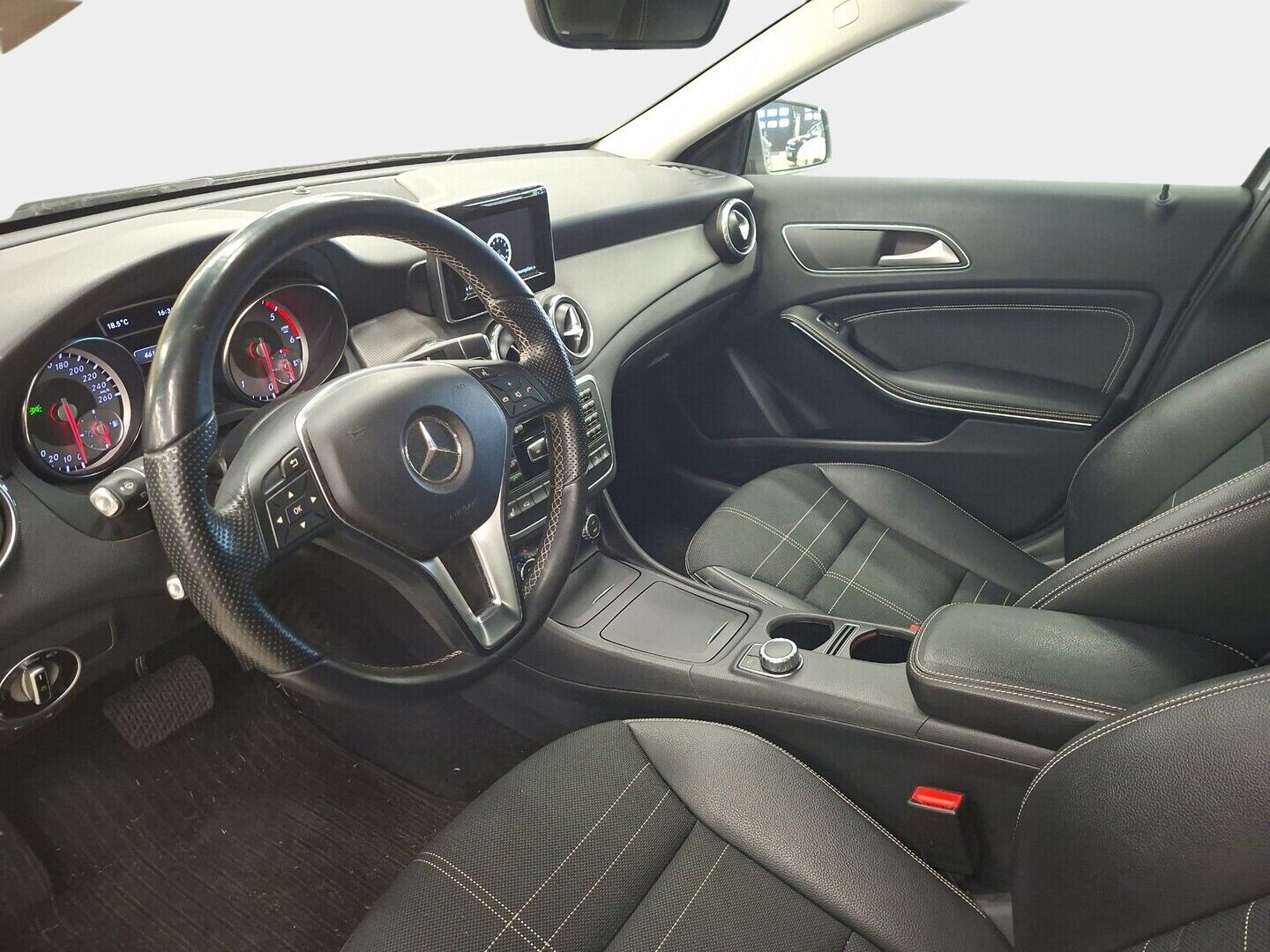 Mercedes-Benz GLA 2014 200 CDI 4Matic A Premium Business * Vakkari / Koukku / P-kamera / Muisti penkit - 1. Omisteinen / Suomi auto / Juuri huollettu / Vetokoukku