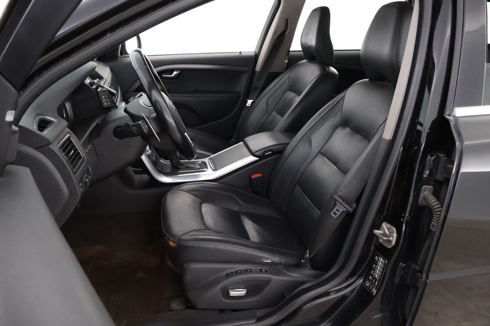 Volvo V70 2014 D4 Summum Taksi aut - Webasto / Adapt. vakkari / BLIS / Koukku / KeylessGo / Tutkat / Kattavasti varusteltu!!* *MYYDÄÄN HUUTOKAUPAT.COMISSA!!*