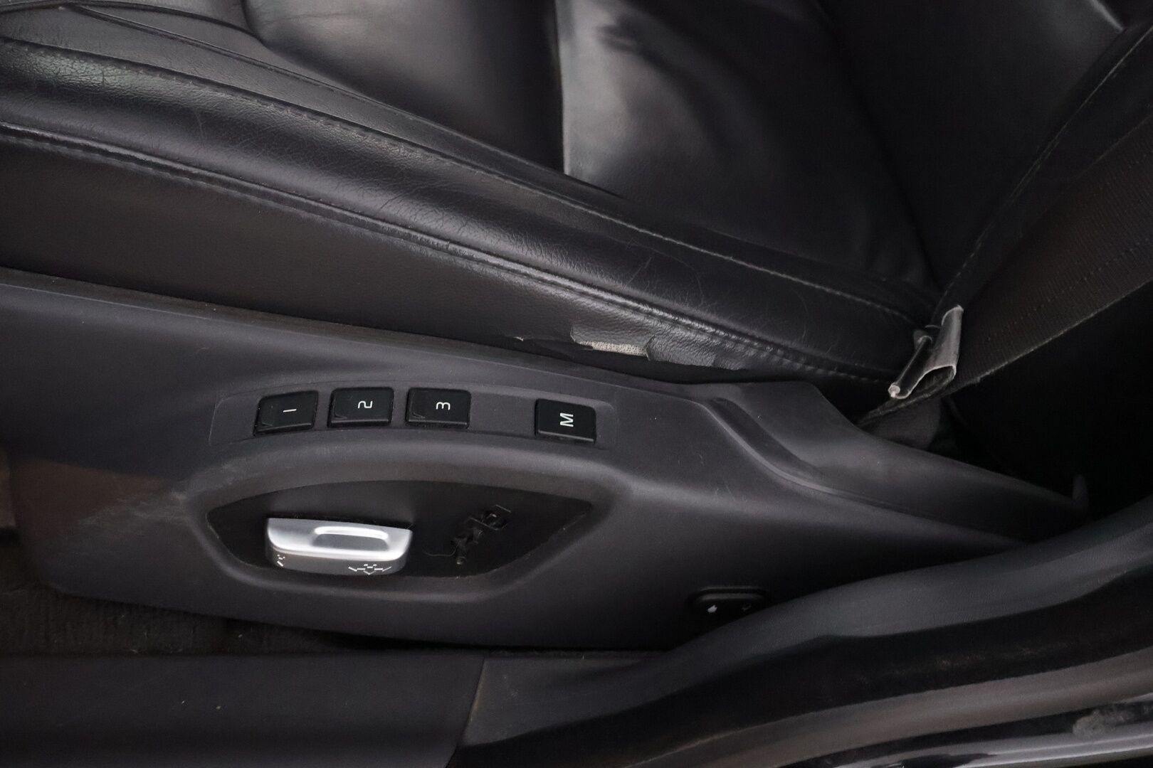 Volvo V70 2014 D4 Summum Taksi aut - Webasto / Adapt. vakkari / BLIS / Koukku / KeylessGo / Tutkat / Kattavasti varusteltu!!* *MYYDÄÄN HUUTOKAUPAT.COMISSA!!*