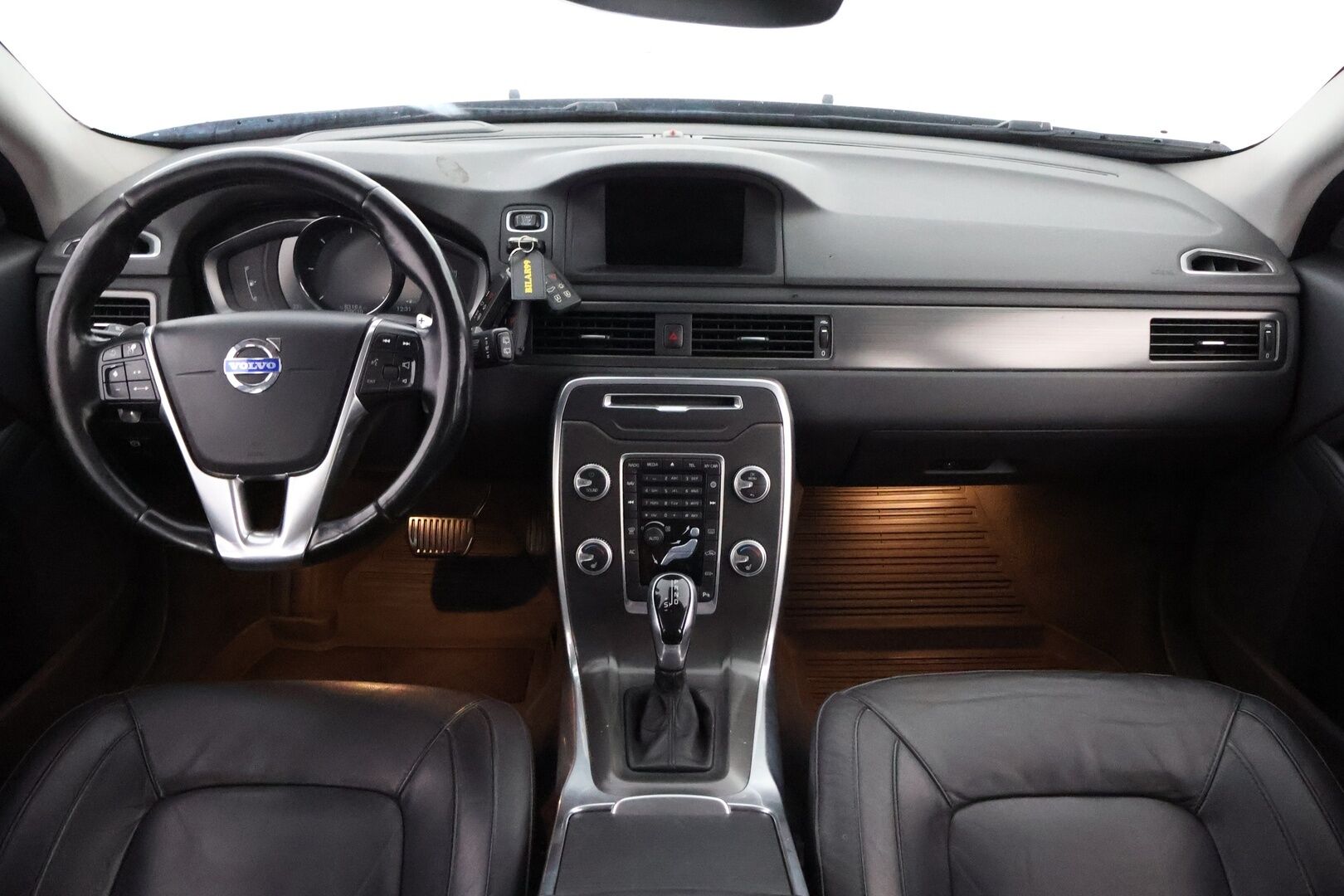 Volvo V70 2014 D4 Summum Taksi aut - Webasto / Adapt. vakkari / BLIS / Koukku / KeylessGo / Tutkat / Kattavasti varusteltu!!* *MYYDÄÄN HUUTOKAUPAT.COMISSA!!*
