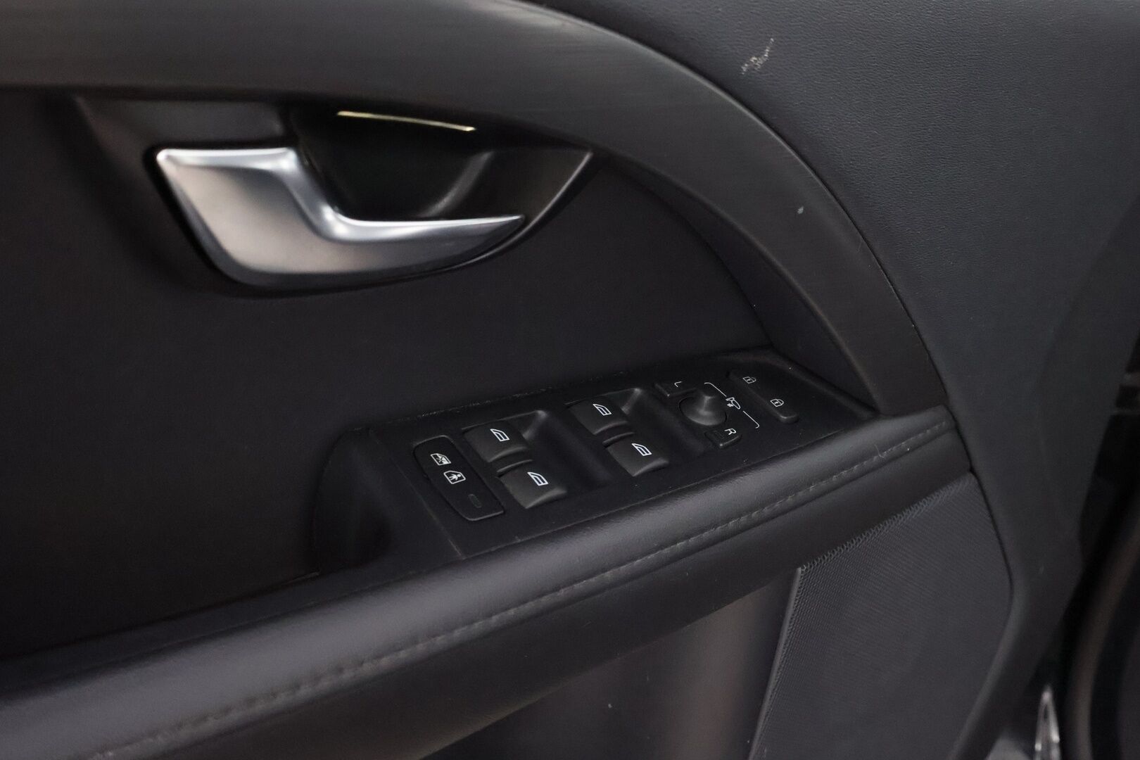 Volvo V70 2014 D4 Summum Taksi aut - Webasto / Adapt. vakkari / BLIS / Koukku / KeylessGo / Tutkat / Kattavasti varusteltu!!* *MYYDÄÄN HUUTOKAUPAT.COMISSA!!*