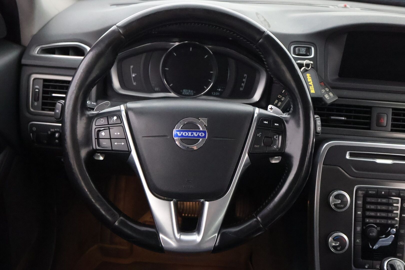 Volvo V70 2014 D4 Summum Taksi aut - Webasto / Adapt. vakkari / BLIS / Koukku / KeylessGo / Tutkat / Kattavasti varusteltu!!* *MYYDÄÄN HUUTOKAUPAT.COMISSA!!*