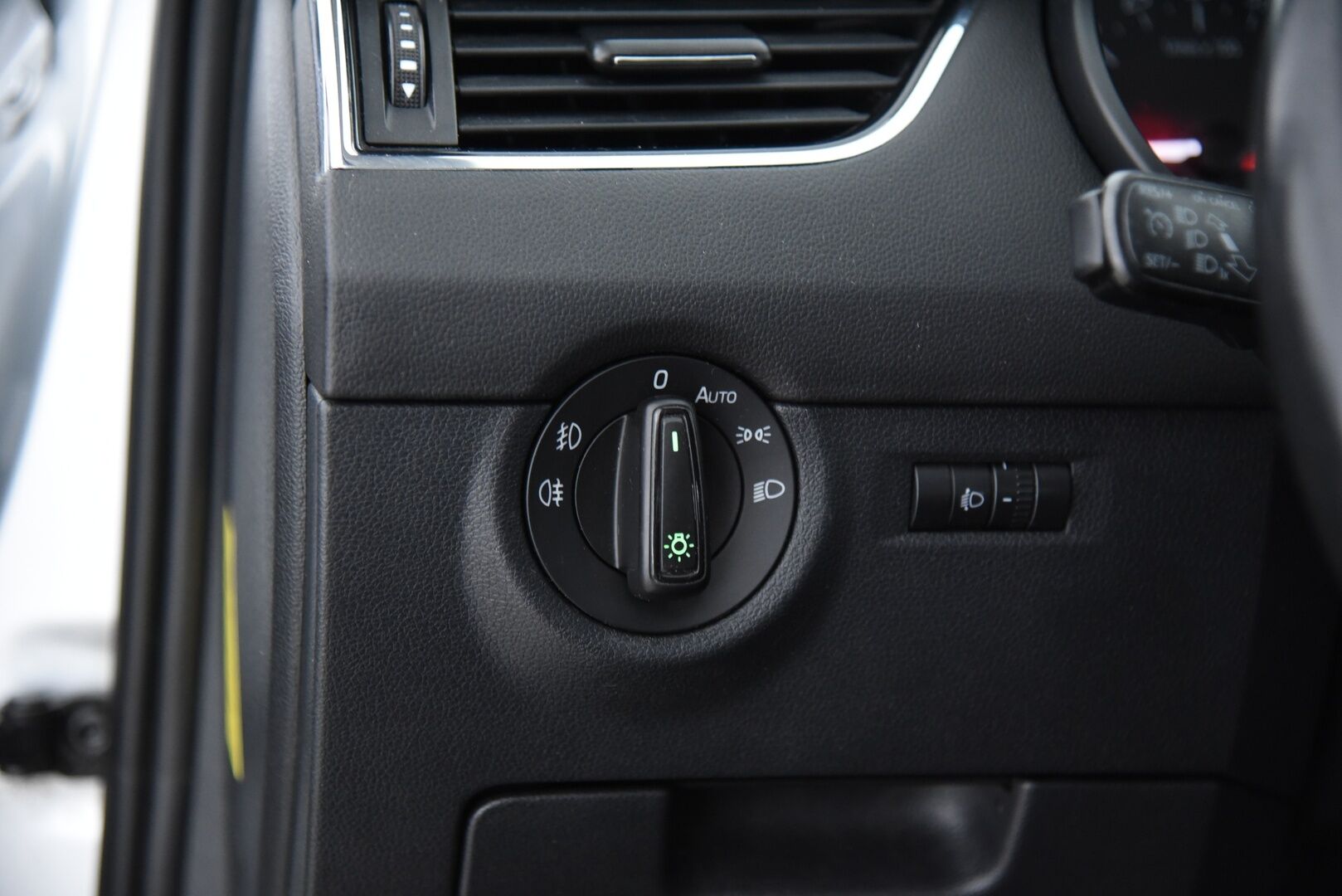 Skoda Octavia 2014 Combi 2,0 TDI 150 4x4 Ambition / Suomi-Auto / Webasto / Vakkari / Navi / Koukku - 2x mekkirenkaat / P.tutka
