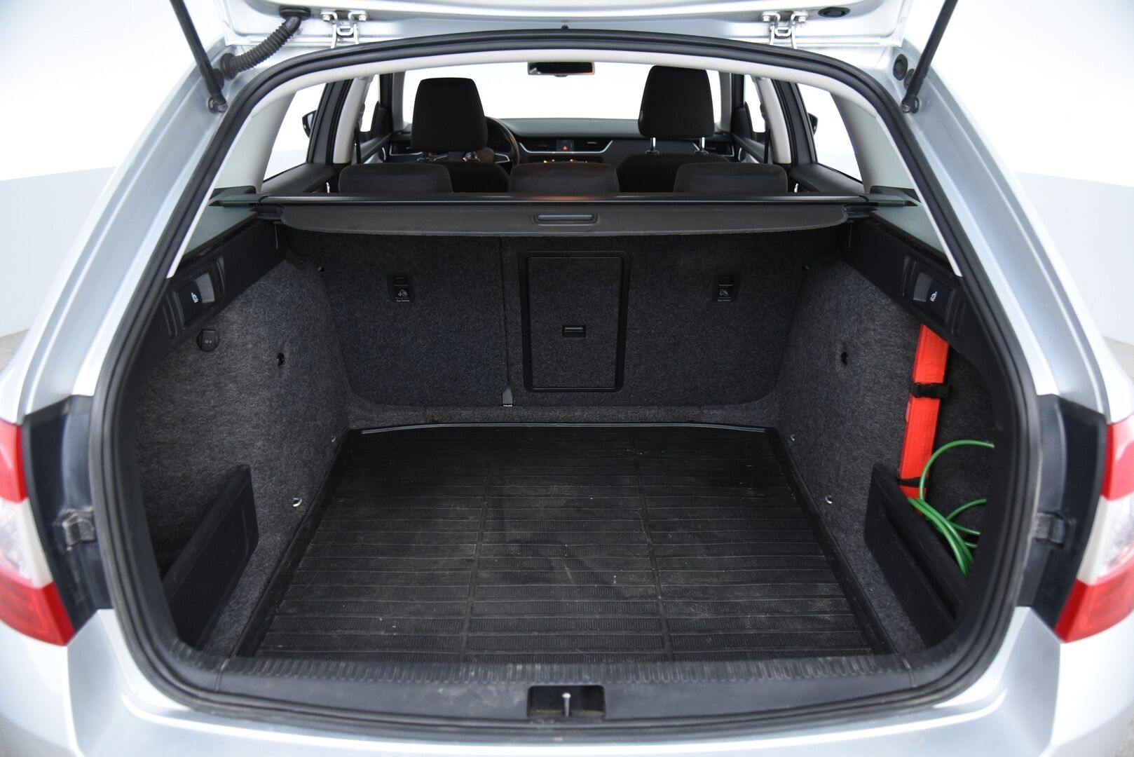 Skoda Octavia 2014 Combi 2,0 TDI 150 4x4 Ambition / Suomi-Auto / Webasto / Vakkari / Navi / Koukku - 2x mekkirenkaat / P.tutka