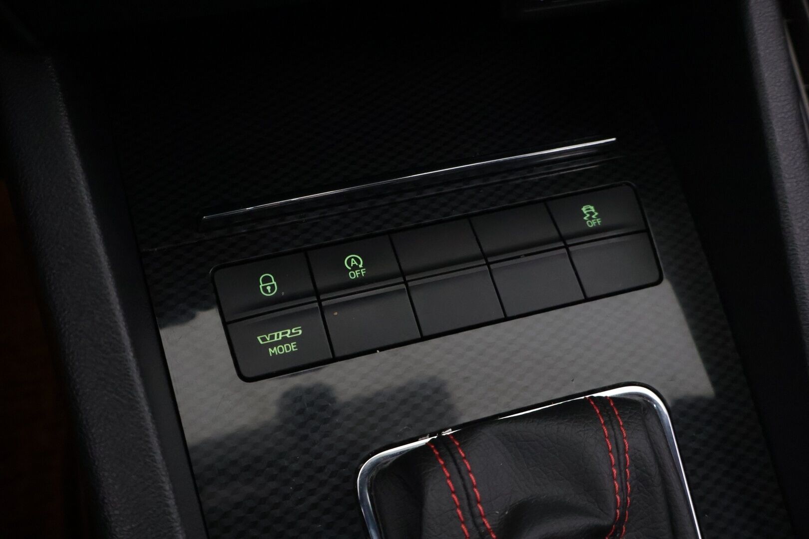 Skoda Octavia 2015 2,0 TSI RS DSG Autom * ACC / Adapt Bi-Xenon / Tutkat / Lohko+Sisälämmitin * - *Suomi-auto / Kahdet renkaat vanteineen / Pirteä RS * - HULLU BLACKWEEK KORKOTARJOUS 2,49%