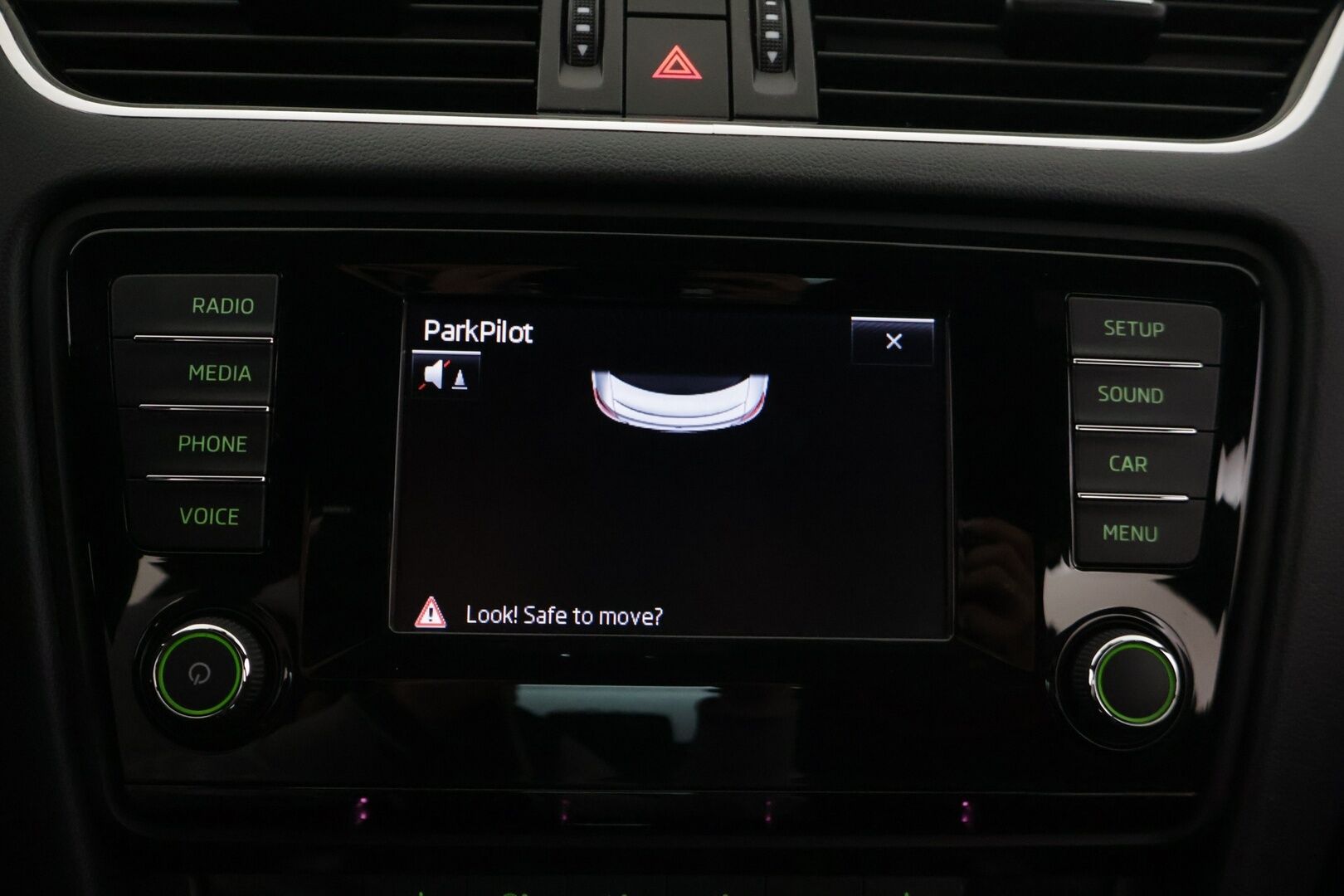 Skoda Octavia 2015 2,0 TSI RS DSG Autom * ACC / Adapt Bi-Xenon / Tutkat / Lohko+Sisälämmitin * - *Suomi-auto / Kahdet renkaat vanteineen / Pirteä RS * - HULLU BLACKWEEK KORKOTARJOUS 2,49%