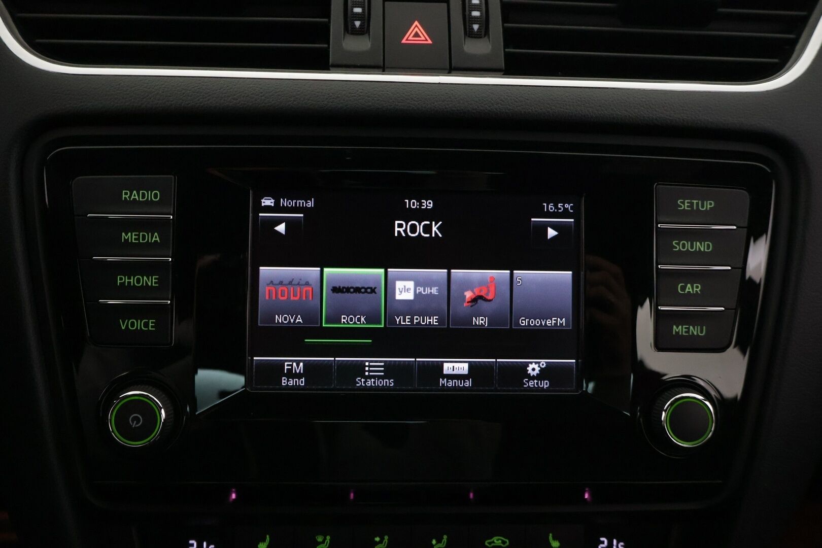 Skoda Octavia 2015 2,0 TSI RS DSG Autom * ACC / Adapt Bi-Xenon / Tutkat / Lohko+Sisälämmitin * - *Suomi-auto / Kahdet renkaat vanteineen / Pirteä RS * - HULLU BLACKWEEK KORKOTARJOUS 2,49%