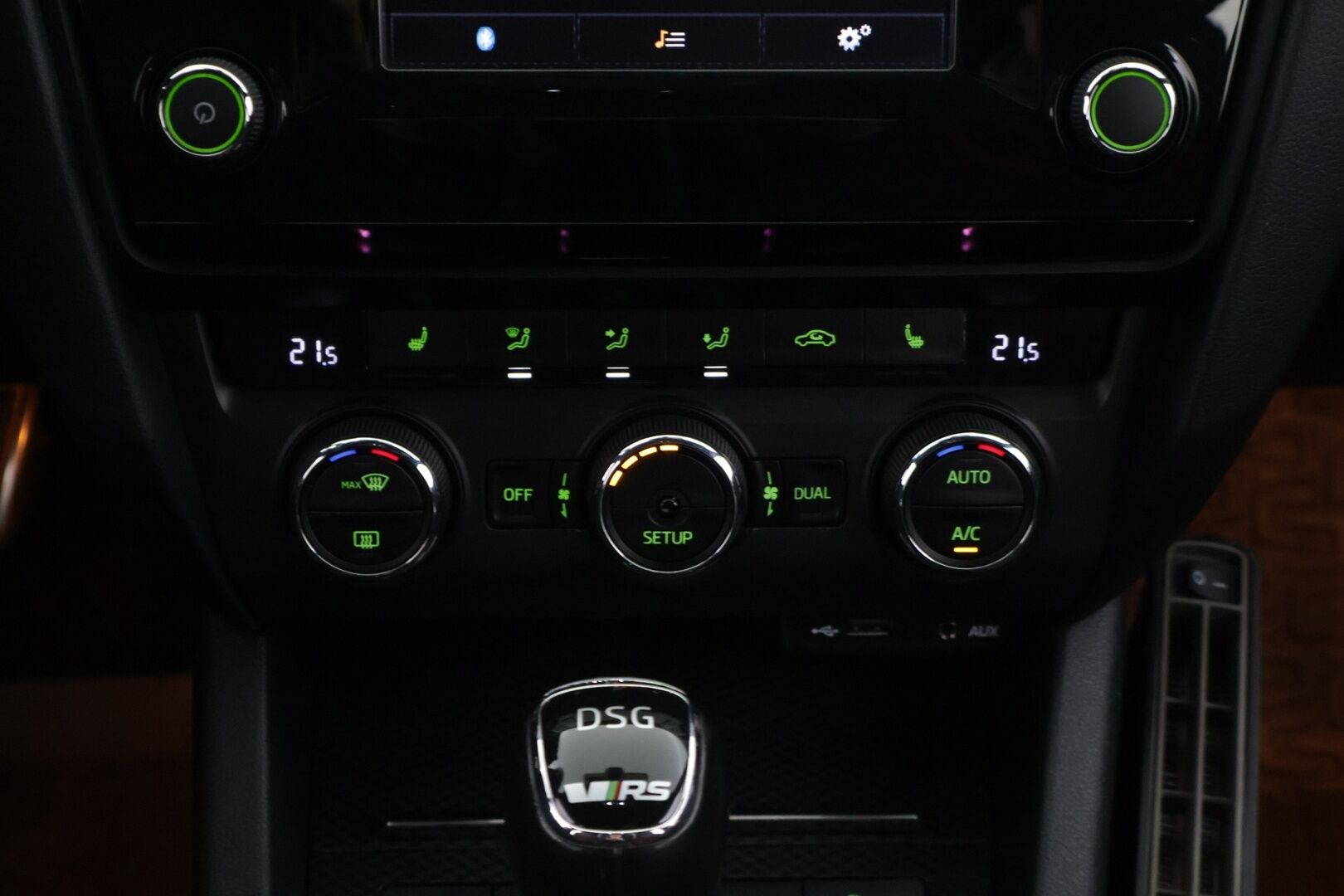 Skoda Octavia 2015 2,0 TSI RS DSG Autom * ACC / Adapt Bi-Xenon / Tutkat / Lohko+Sisälämmitin * - *Suomi-auto / Kahdet renkaat vanteineen / Pirteä RS * - HULLU BLACKWEEK KORKOTARJOUS 2,49%