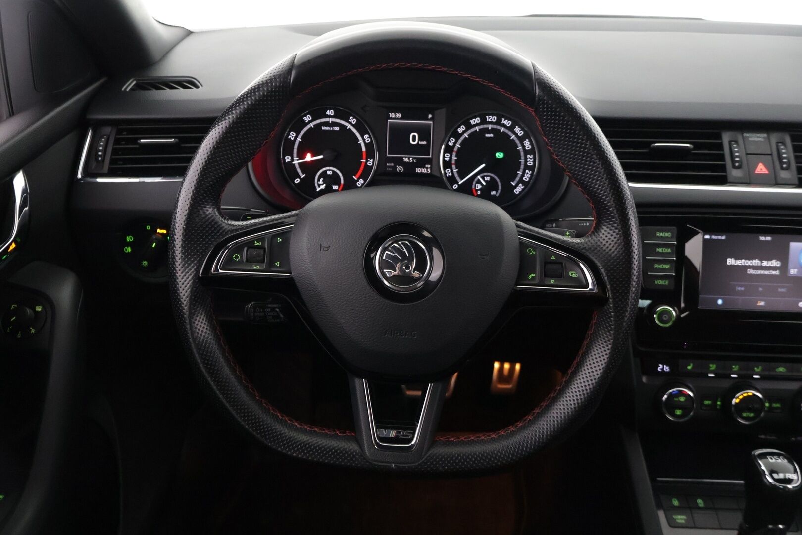 Skoda Octavia 2015 2,0 TSI RS DSG Autom * ACC / Adapt Bi-Xenon / Tutkat / Lohko+Sisälämmitin * - *Suomi-auto / Kahdet renkaat vanteineen / Pirteä RS * - HULLU BLACKWEEK KORKOTARJOUS 2,49%