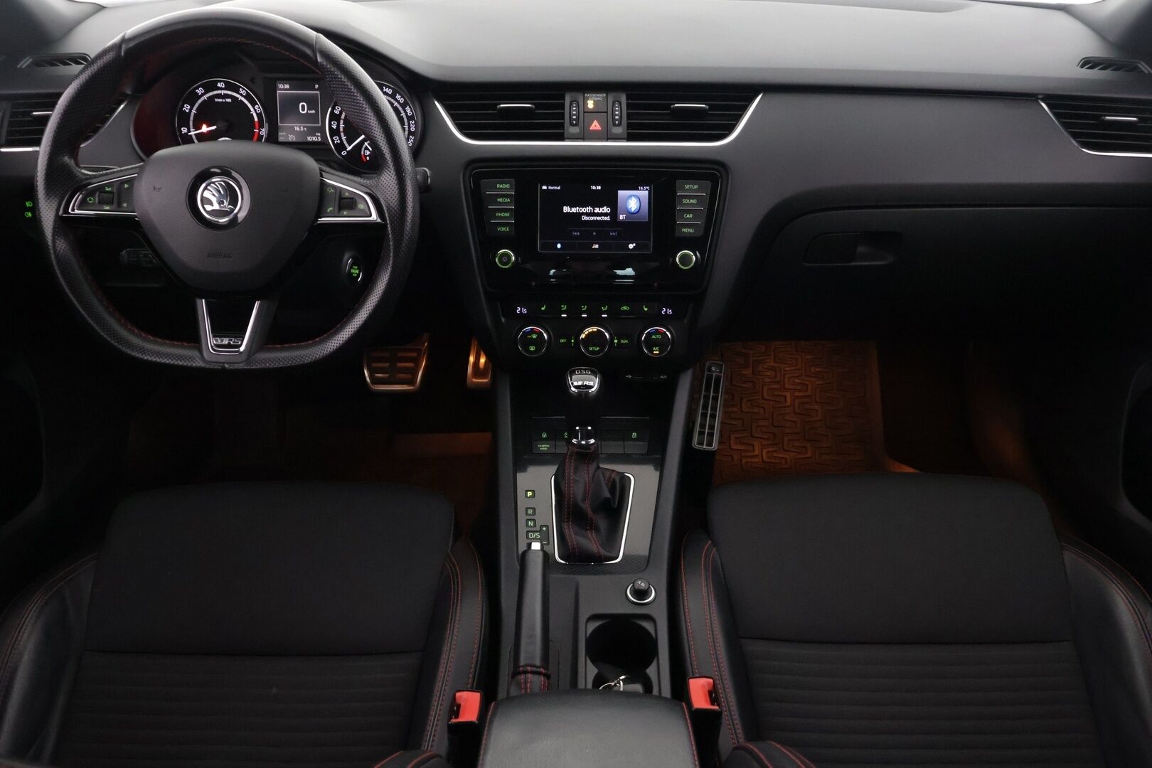 Skoda Octavia 2015 2,0 TSI RS DSG Autom * ACC / Adapt Bi-Xenon / Tutkat / Lohko+Sisälämmitin * - *Suomi-auto / Kahdet renkaat vanteineen / Pirteä RS * - HULLU BLACKWEEK KORKOTARJOUS 2,49%