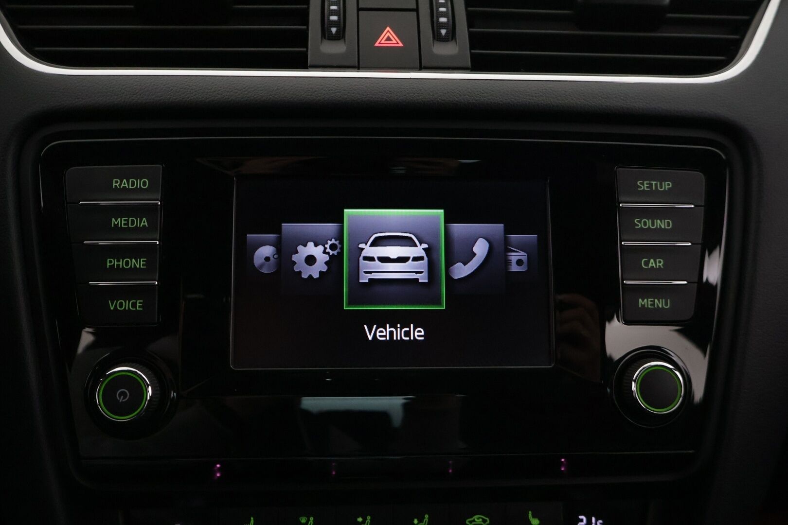 Skoda Octavia 2015 2,0 TSI RS DSG Autom * ACC / Adapt Bi-Xenon / Tutkat / Lohko+Sisälämmitin * - *Suomi-auto / Kahdet renkaat vanteineen / Pirteä RS * - HULLU BLACKWEEK KORKOTARJOUS 2,49%