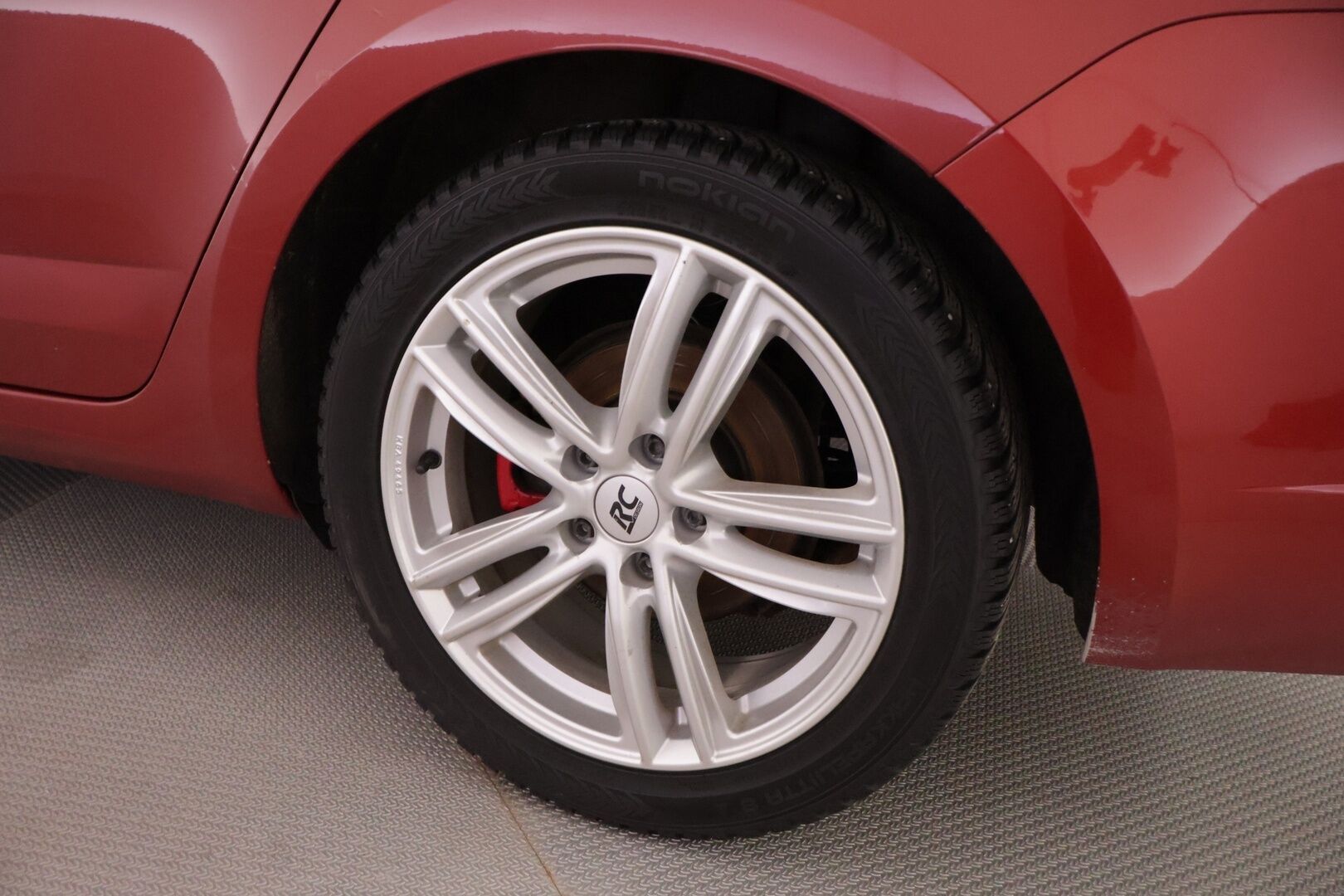 Skoda Octavia 2015 2,0 TSI RS DSG Autom * ACC / Adapt Bi-Xenon / Tutkat / Lohko+Sisälämmitin * - *Suomi-auto / Kahdet renkaat vanteineen / Pirteä RS * - HULLU BLACKWEEK KORKOTARJOUS 2,49%