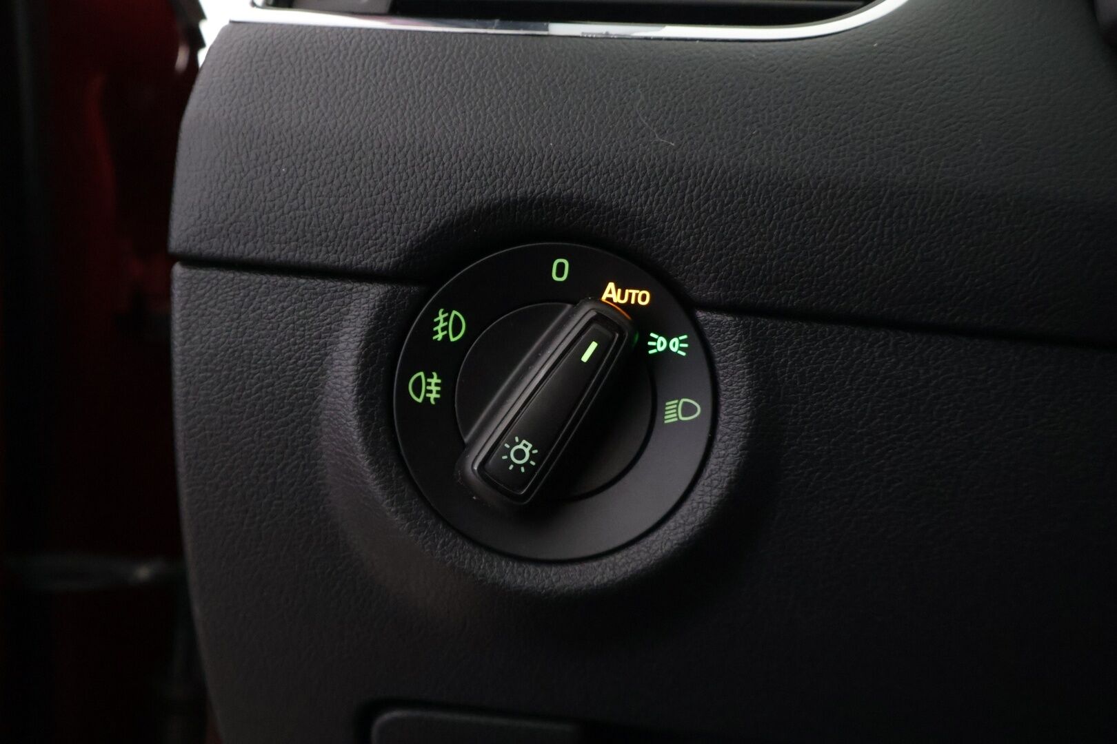 Skoda Octavia 2015 2,0 TSI RS DSG Autom * ACC / Adapt Bi-Xenon / Tutkat / Lohko+Sisälämmitin * - *Suomi-auto / Kahdet renkaat vanteineen / Pirteä RS * - HULLU BLACKWEEK KORKOTARJOUS 2,49%