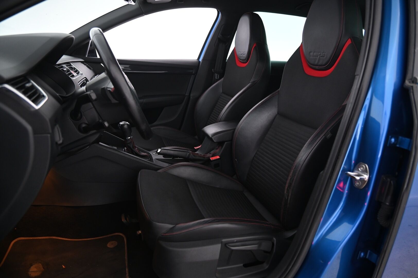 Skoda Octavia 2015 Combi 2,0 TDI RS DSG Autom. - RS Challenge | ACC | Webasto | Navi | Vetokoukku | P:Kamera | 2x Renkaat&Vanteet