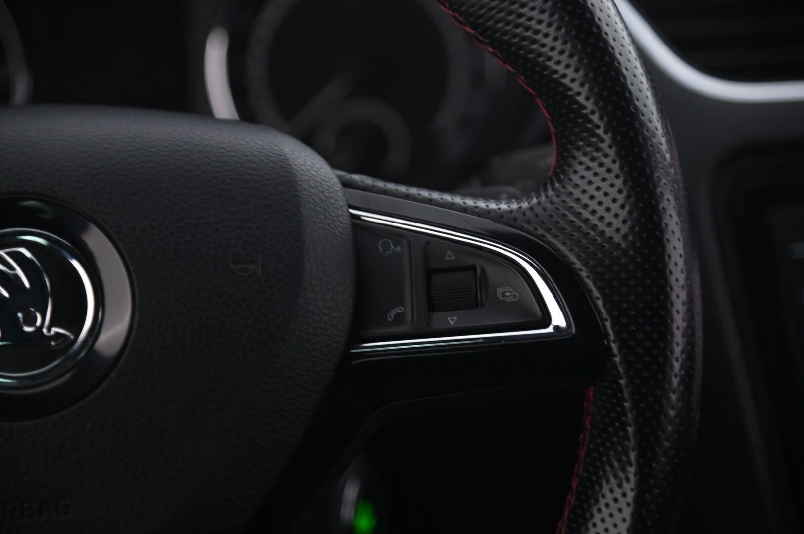 Skoda Octavia 2015 Combi 2,0 TDI RS DSG Autom. - RS Challenge | ACC | Webasto | Navi | Vetokoukku | P:Kamera | 2x Renkaat&Vanteet