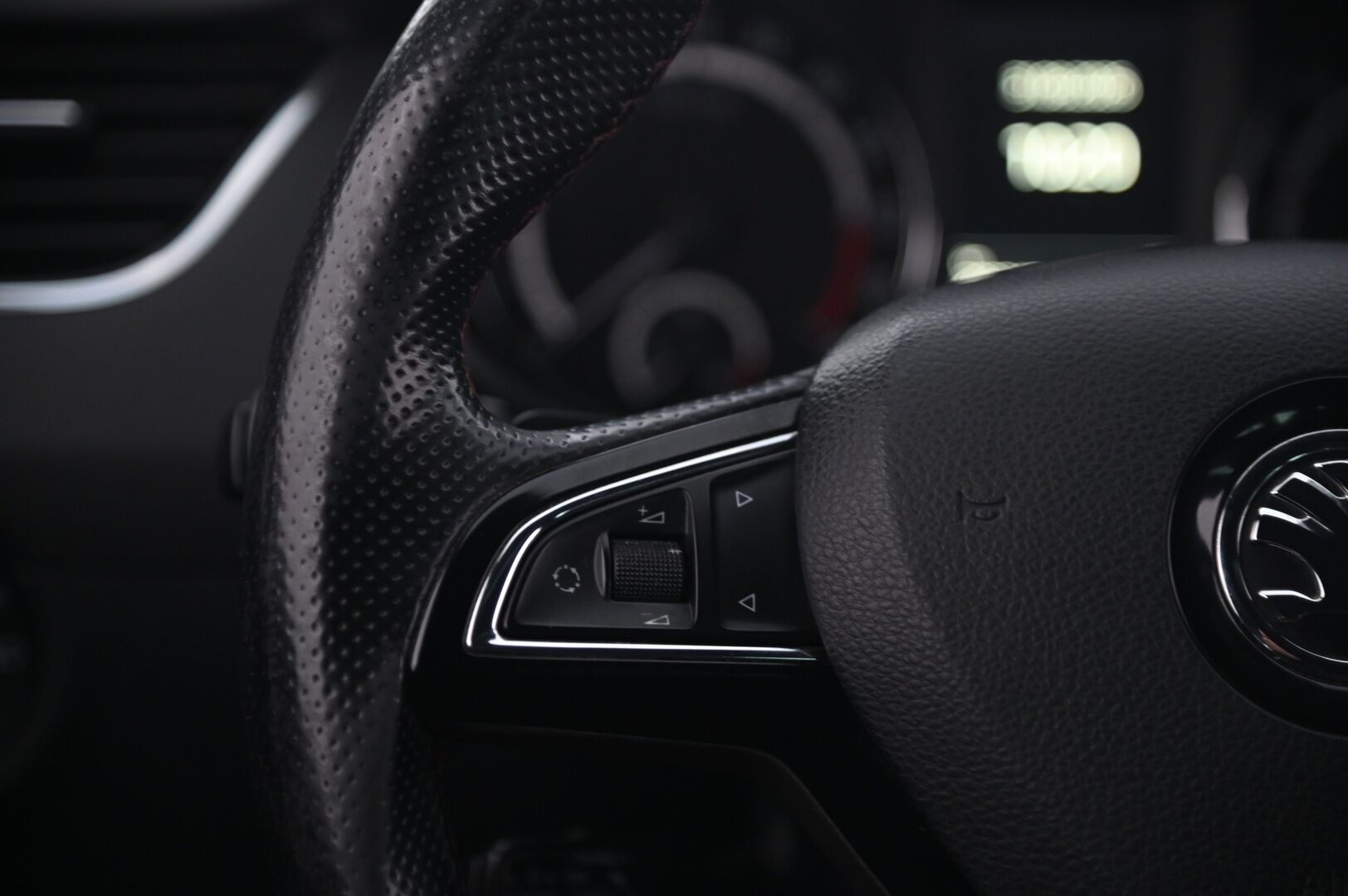 Skoda Octavia 2015 Combi 2,0 TDI RS DSG Autom. - RS Challenge | ACC | Webasto | Navi | Vetokoukku | P:Kamera | 2x Renkaat&Vanteet