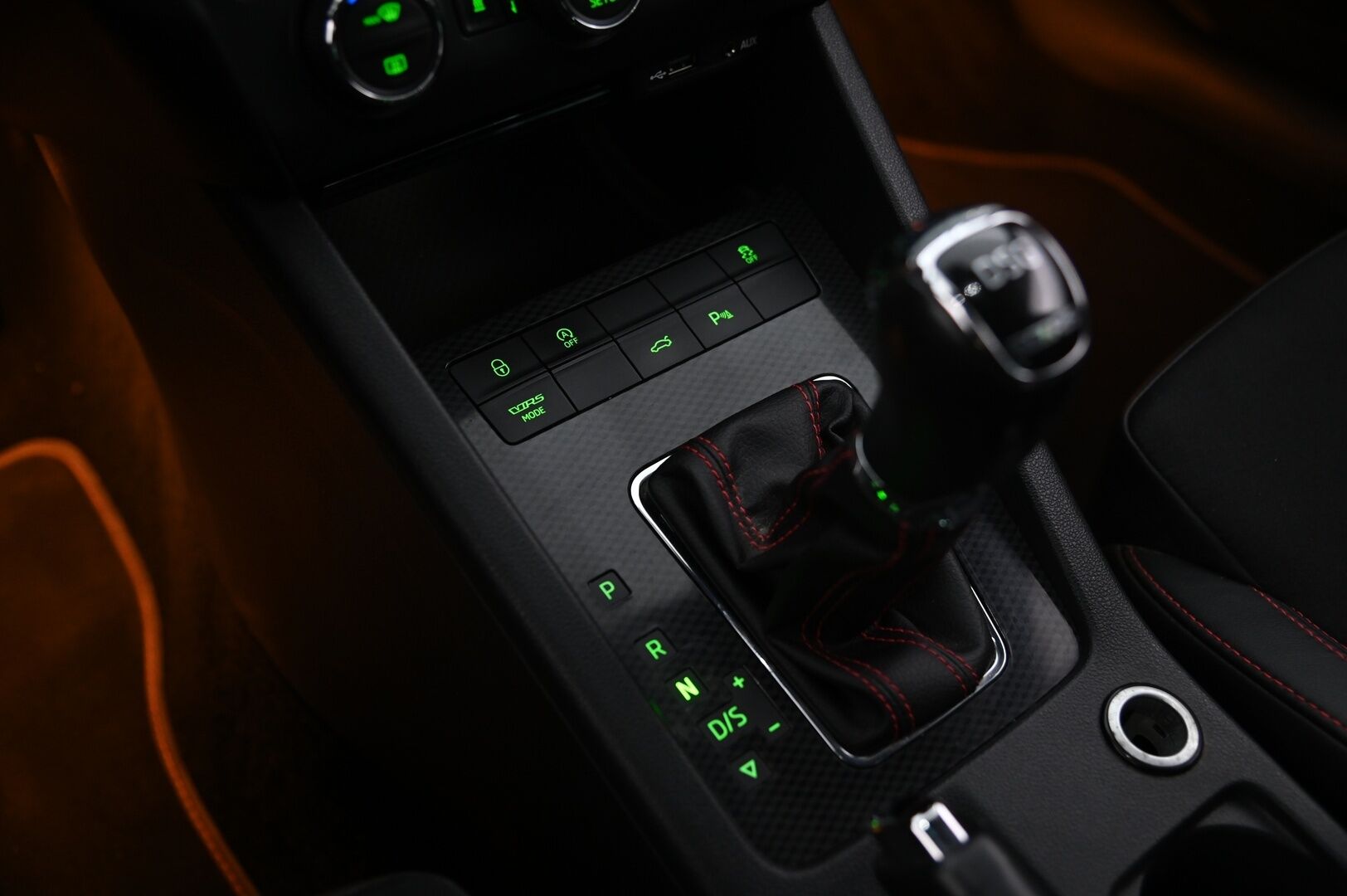 Skoda Octavia 2015 Combi 2,0 TDI RS DSG Autom. - RS Challenge | ACC | Webasto | Navi | Vetokoukku | P:Kamera | 2x Renkaat&Vanteet