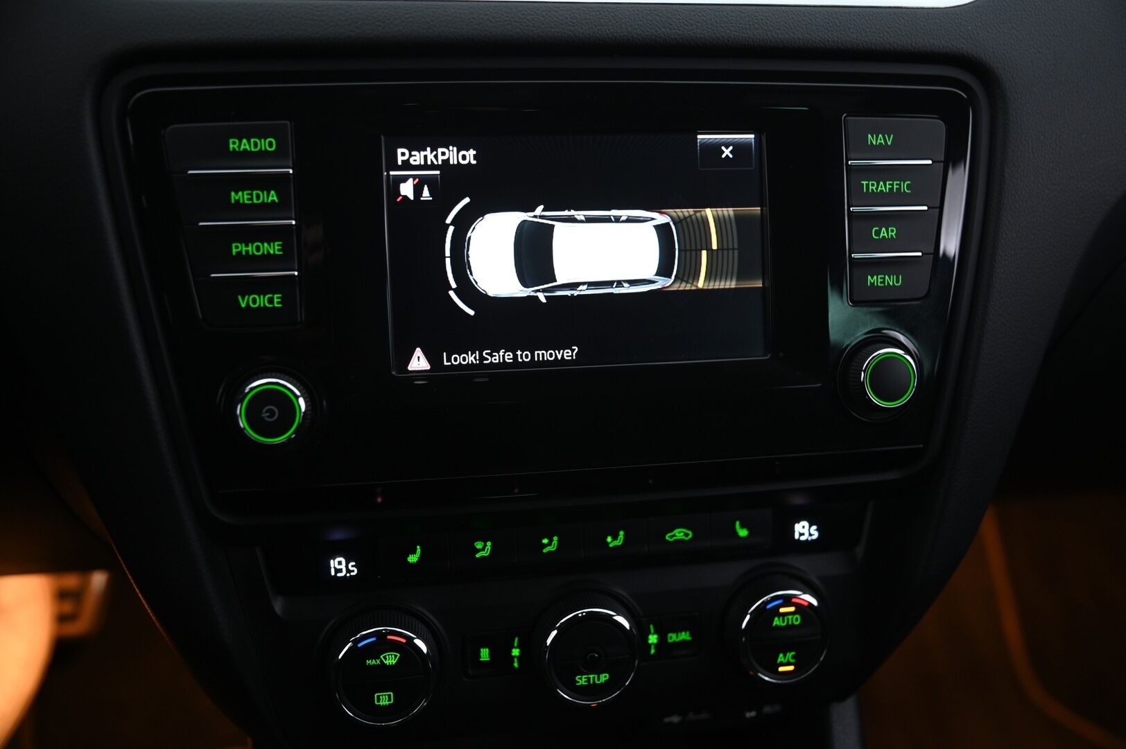 Skoda Octavia 2015 Combi 2,0 TDI RS DSG Autom. - RS Challenge | ACC | Webasto | Navi | Vetokoukku | P:Kamera | 2x Renkaat&Vanteet