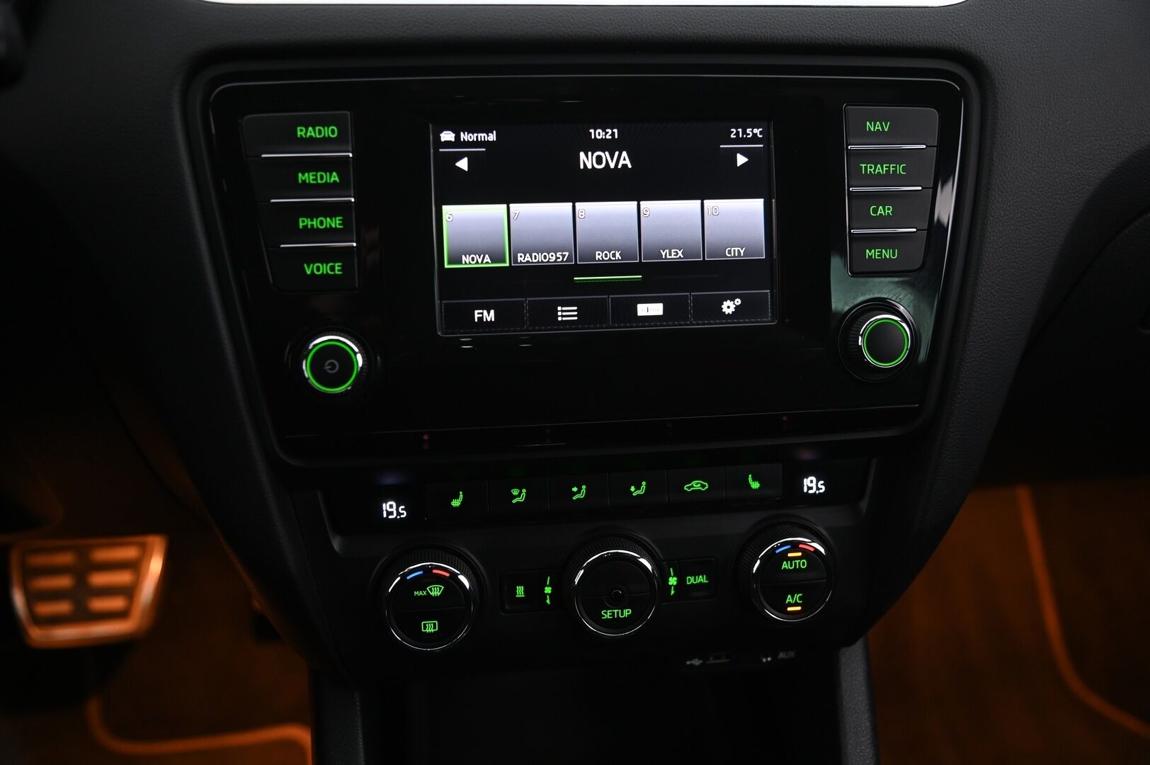 Skoda Octavia 2015 Combi 2,0 TDI RS DSG Autom. - RS Challenge | ACC | Webasto | Navi | Vetokoukku | P:Kamera | 2x Renkaat&Vanteet
